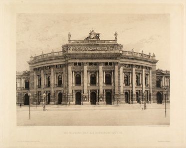 Eine historische Darstellung des Reichstheaters. Das Gebäude hat eine beeindruckende, runde Fassade mit ornamentalem Schmuck. Mehrere Säulen und Fenster prägen die Architektur. Der Himmel ist leicht bewölkt und vermittelt eine nostalgische Atmosphäre.