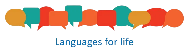 Ein bunten Hintergrund aus Sprechblasen in verschiedenen Farben, darunter blau, orange und grün, mit dem Slogan “Languages for life” darunter in blauer Schrift. Das Bild vermittelt eine positive Botschaft über den Nutzen von Sprachen im Leben.