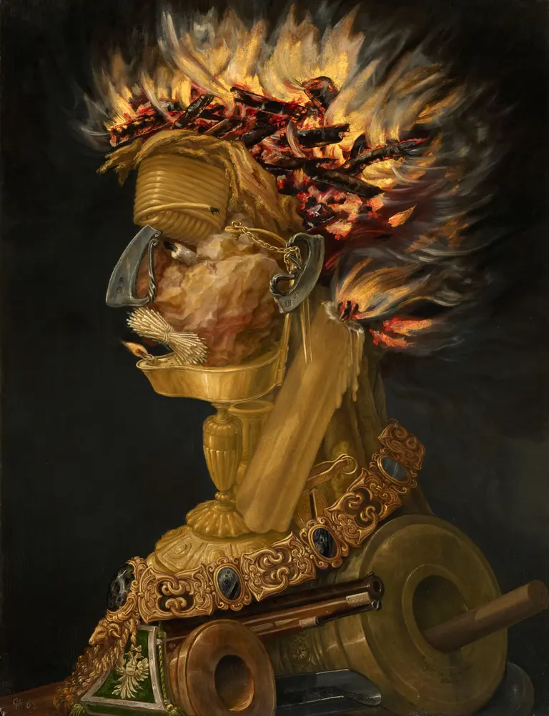 Das Bild zeigt eine surrealistische Darstellung eines Kopfes, der aus ungewöhnlichen Materialien besteht, darunter goldene und graue Elemente sowie eine auffällige Flammenfrisur. Der Kopf ist von verschiedenen dekorativen Objekten umgeben, die eine Mischung aus Realität und Fantasie erzeugen.