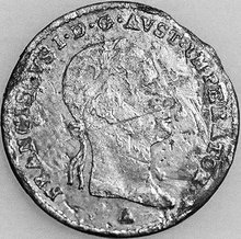 Beispiel für den durch Korrosion verursachten Substanzverlust an den Silbermünzen.