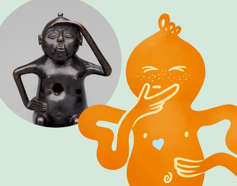 Das Bild zeigt zwei Figuren: eine schwarze, historische Skulptur eines nachdenklichen Menschen und eine orangefarbene, stilisierte Figur mit einem schelmischen Ausdruck. Beide vermitteln eine Atmosphäre von Neugier und Humor.