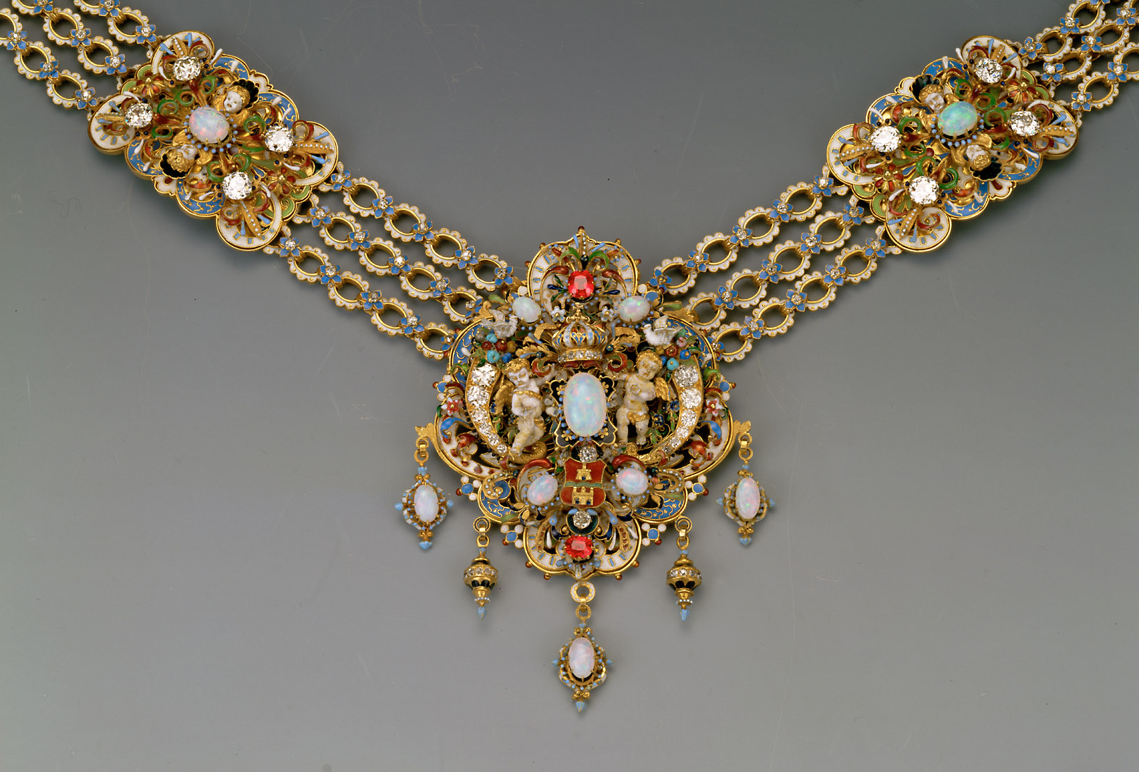 Der ungarische Opalschmuck