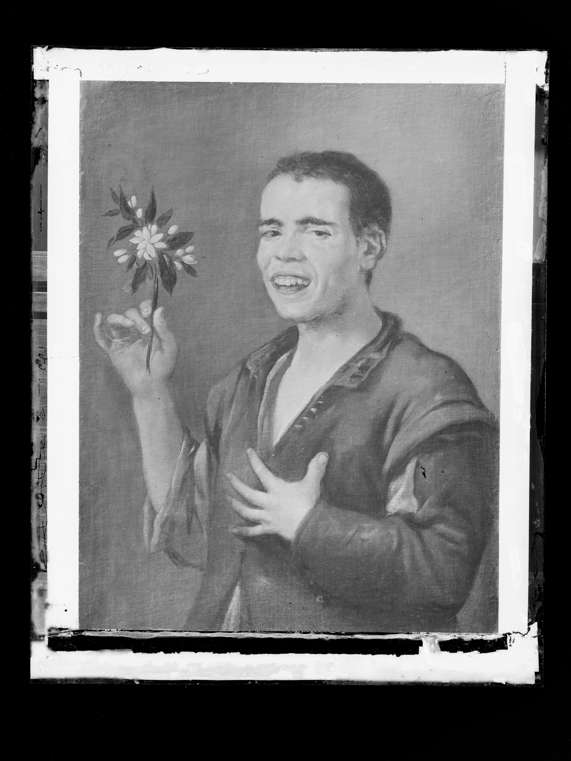 Lachender Bursche mit Orangenblüte