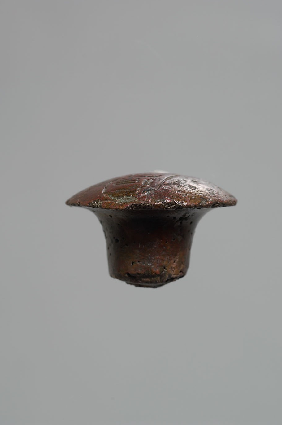 Bronzefragment (von Kelch?) mit Kartusche Ramses' III.