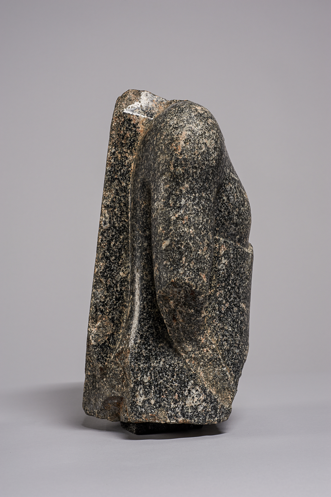 Torso einer stehenden (naophoren) Statue des Tsai-an-em-her-imu