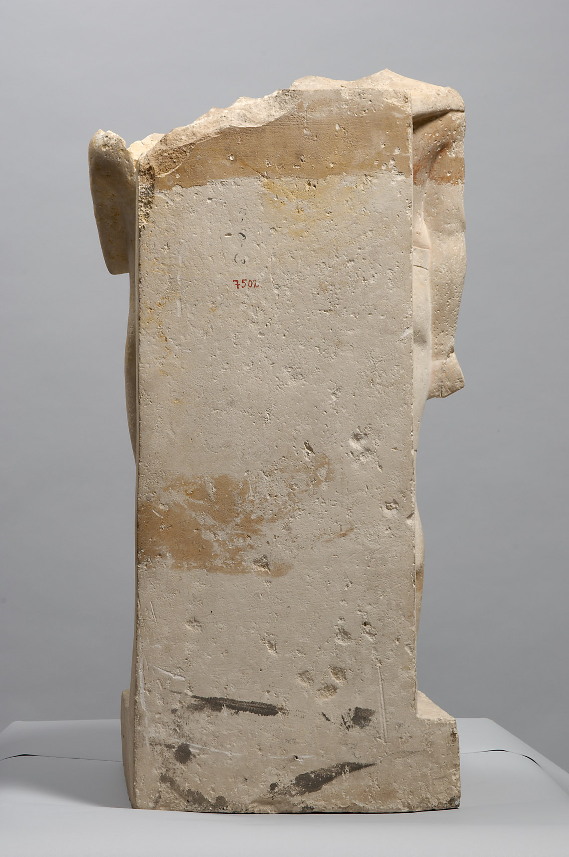 Gruppenstandbild des Pehen-ptah und seiner Mutter Imen-djefa-es