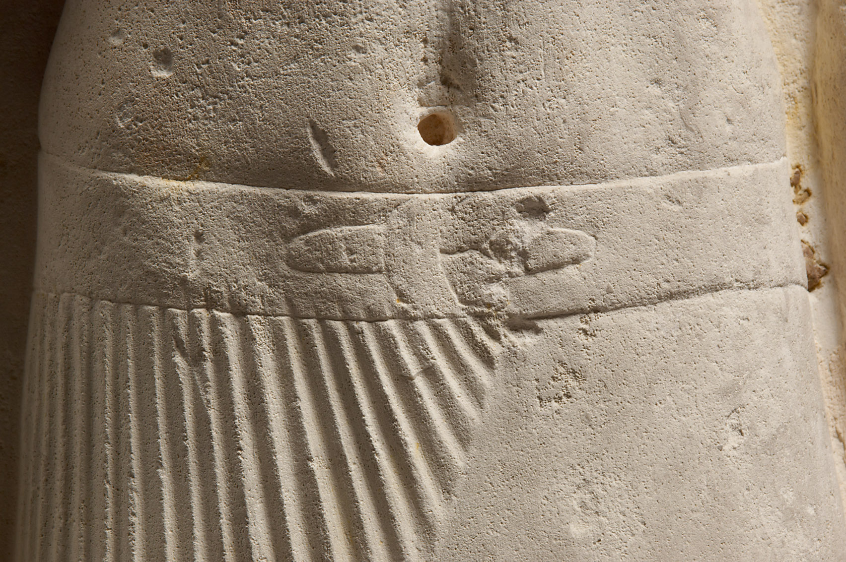 Gruppenstandbild des Pehen-ptah und seiner Mutter Imen-djefa-es