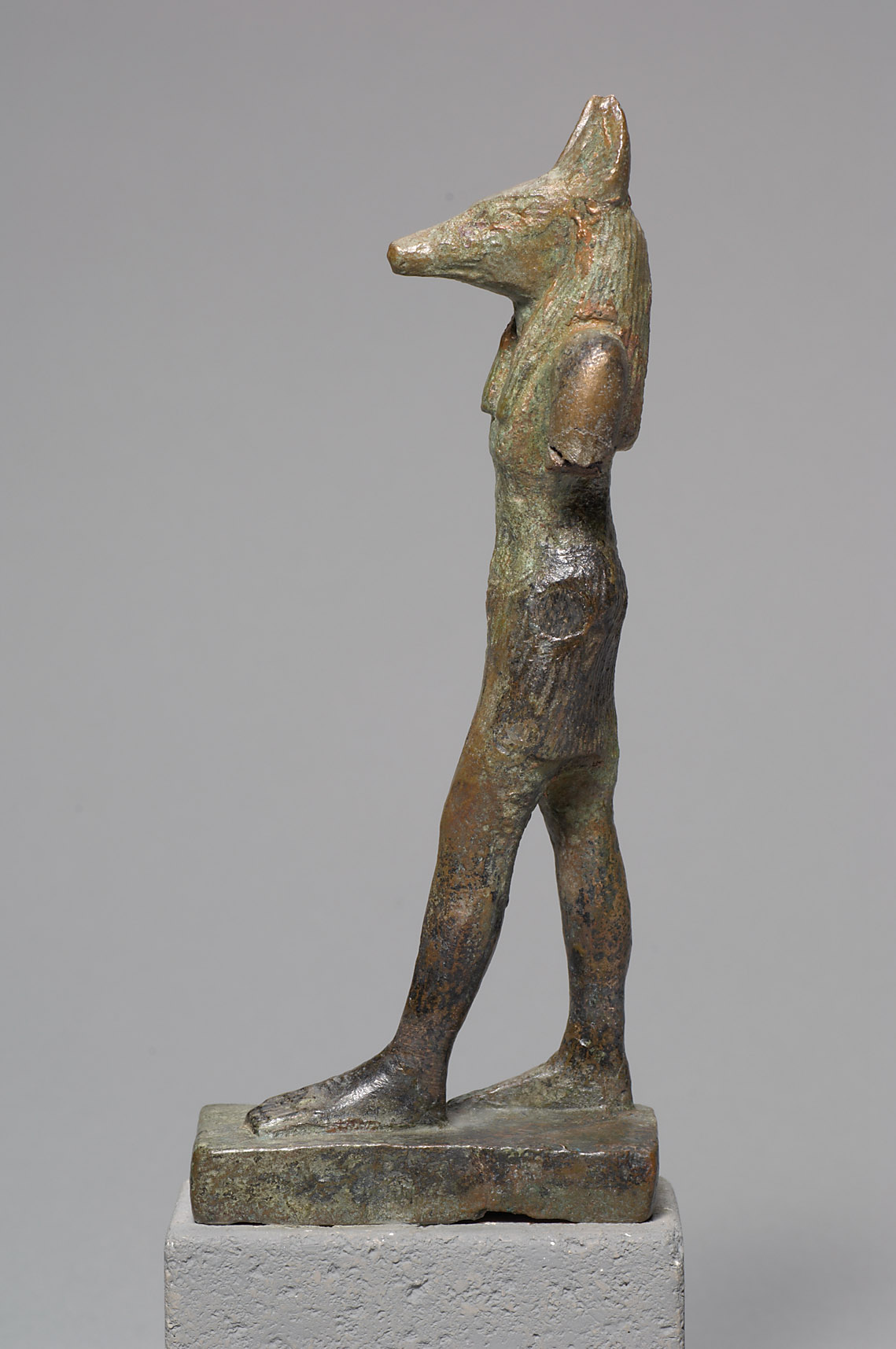 Gott Anubis, schreitend