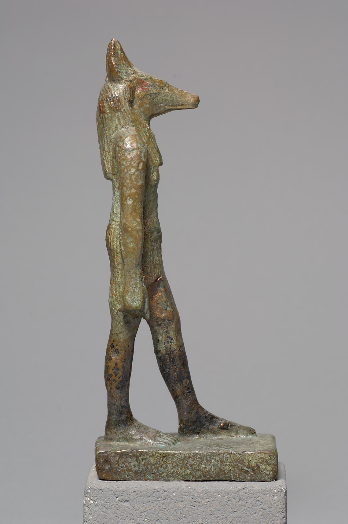 Gott Anubis, schreitend
