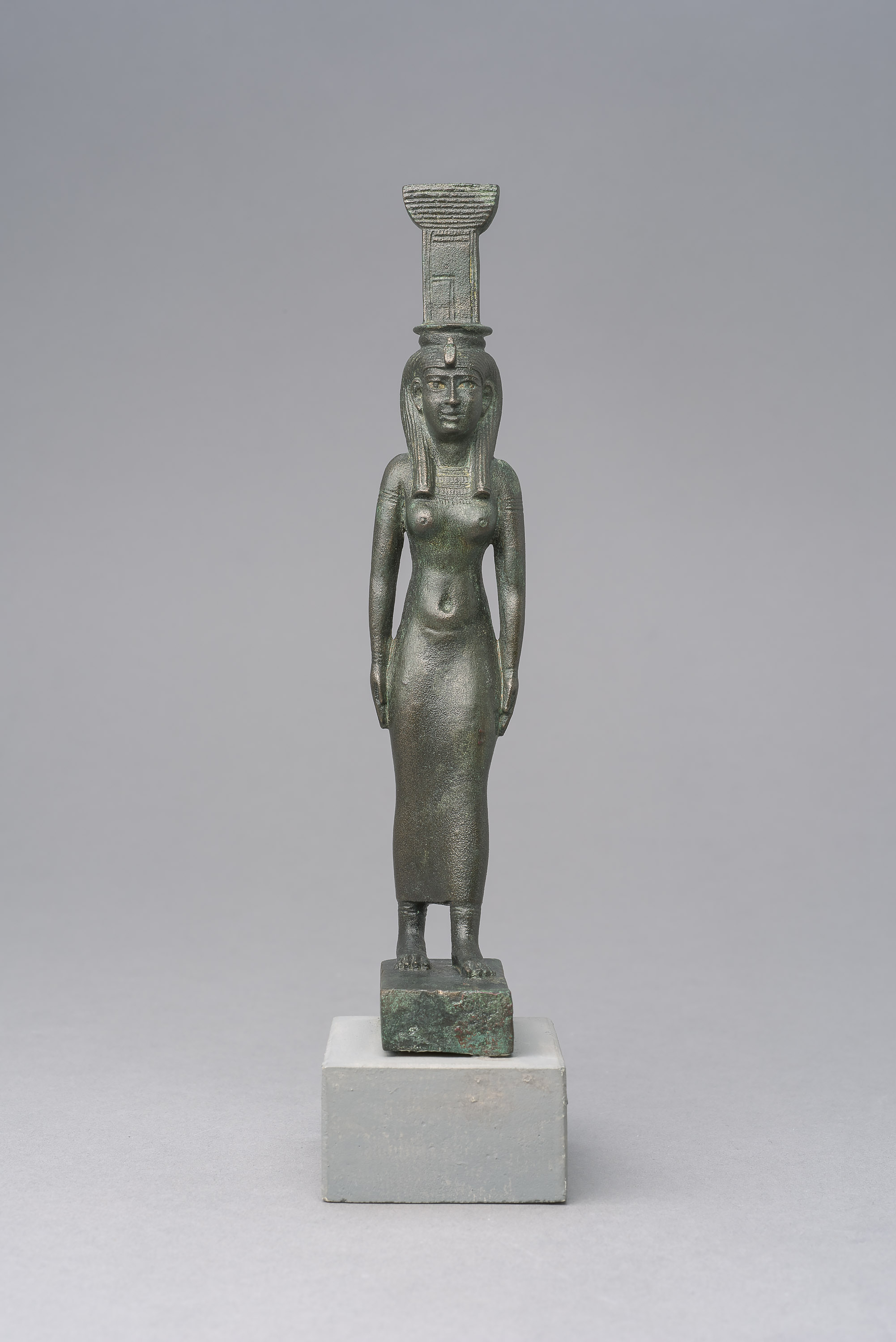 Göttin Nephthys, schreitend