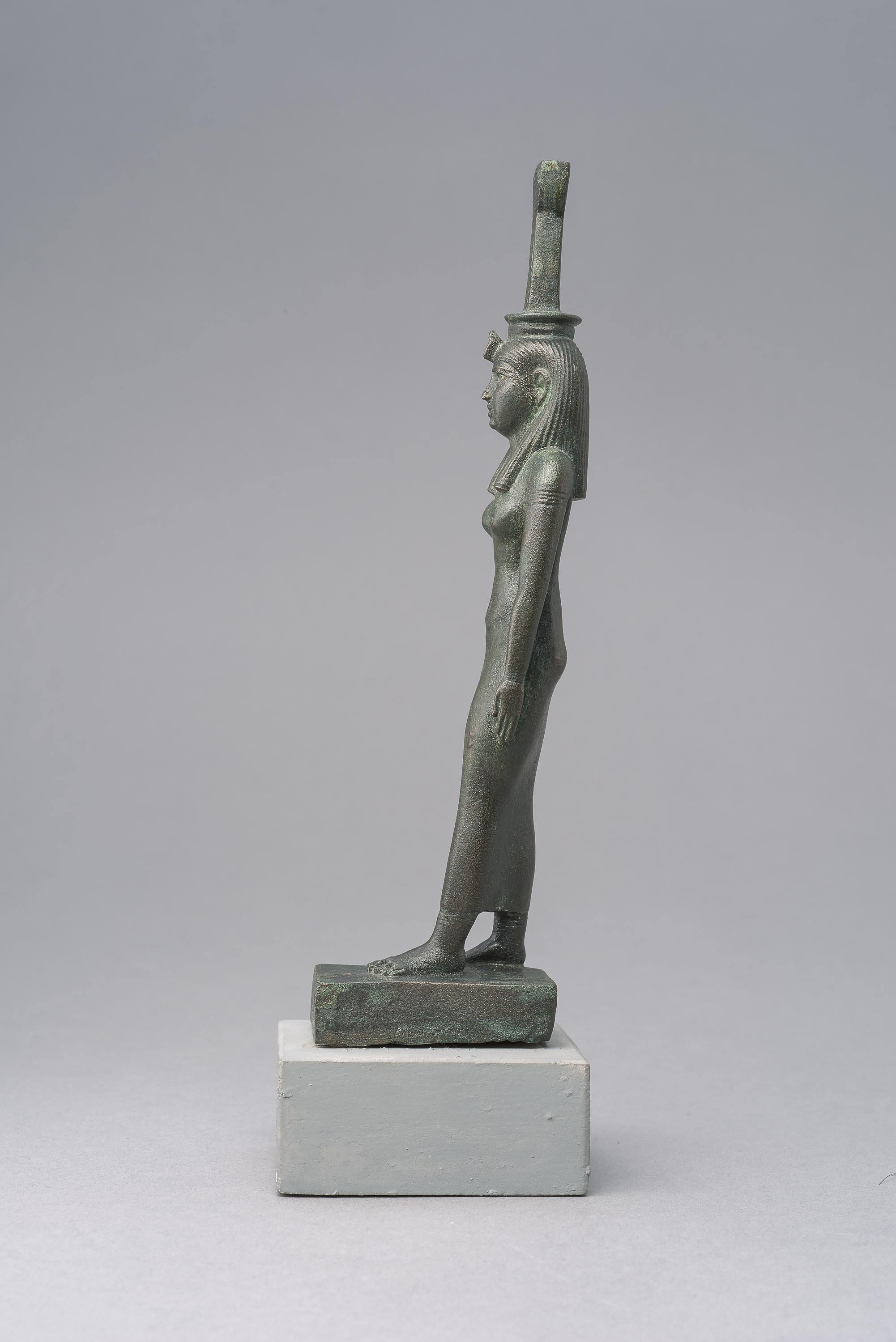 Göttin Nephthys, schreitend