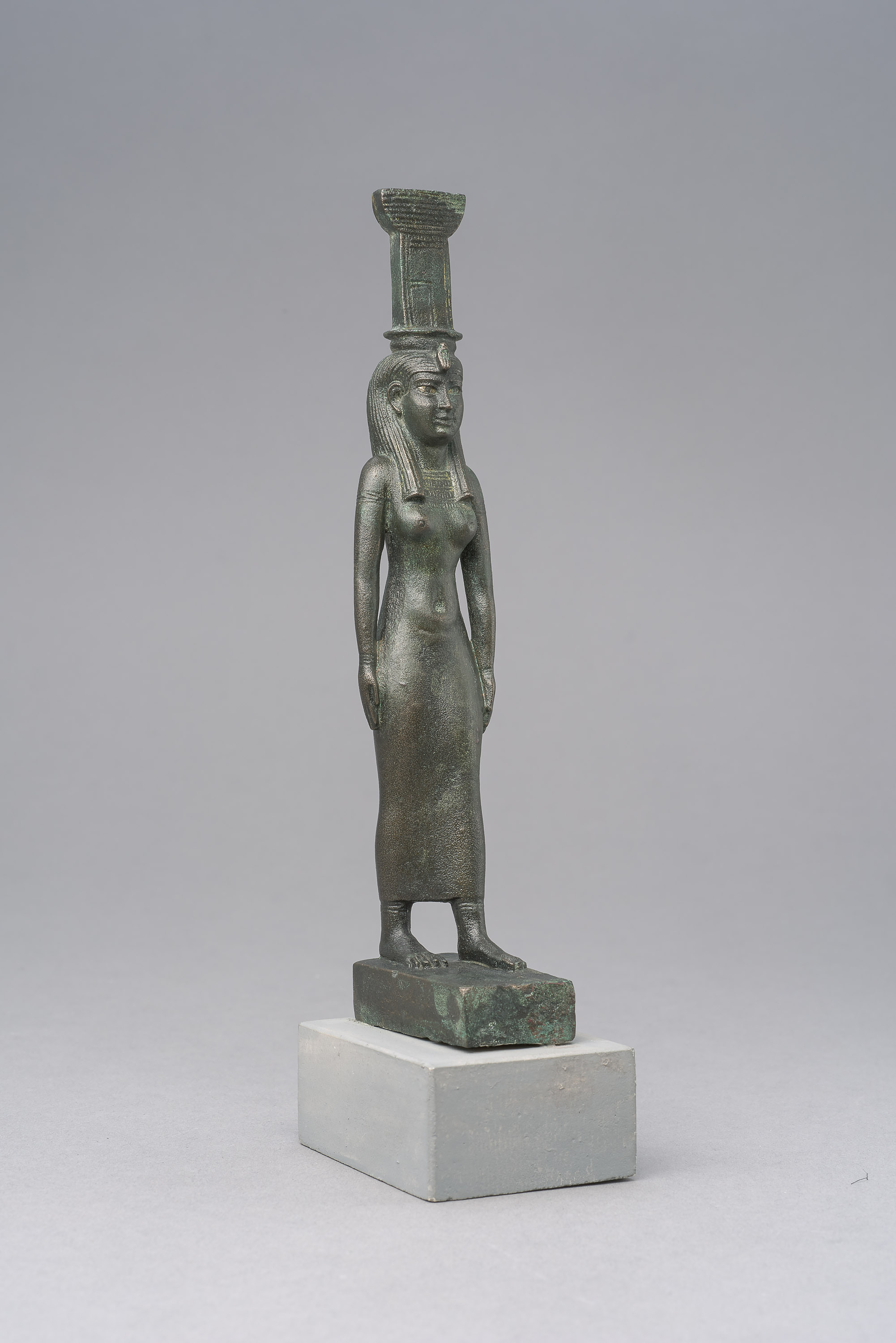 Göttin Nephthys, schreitend