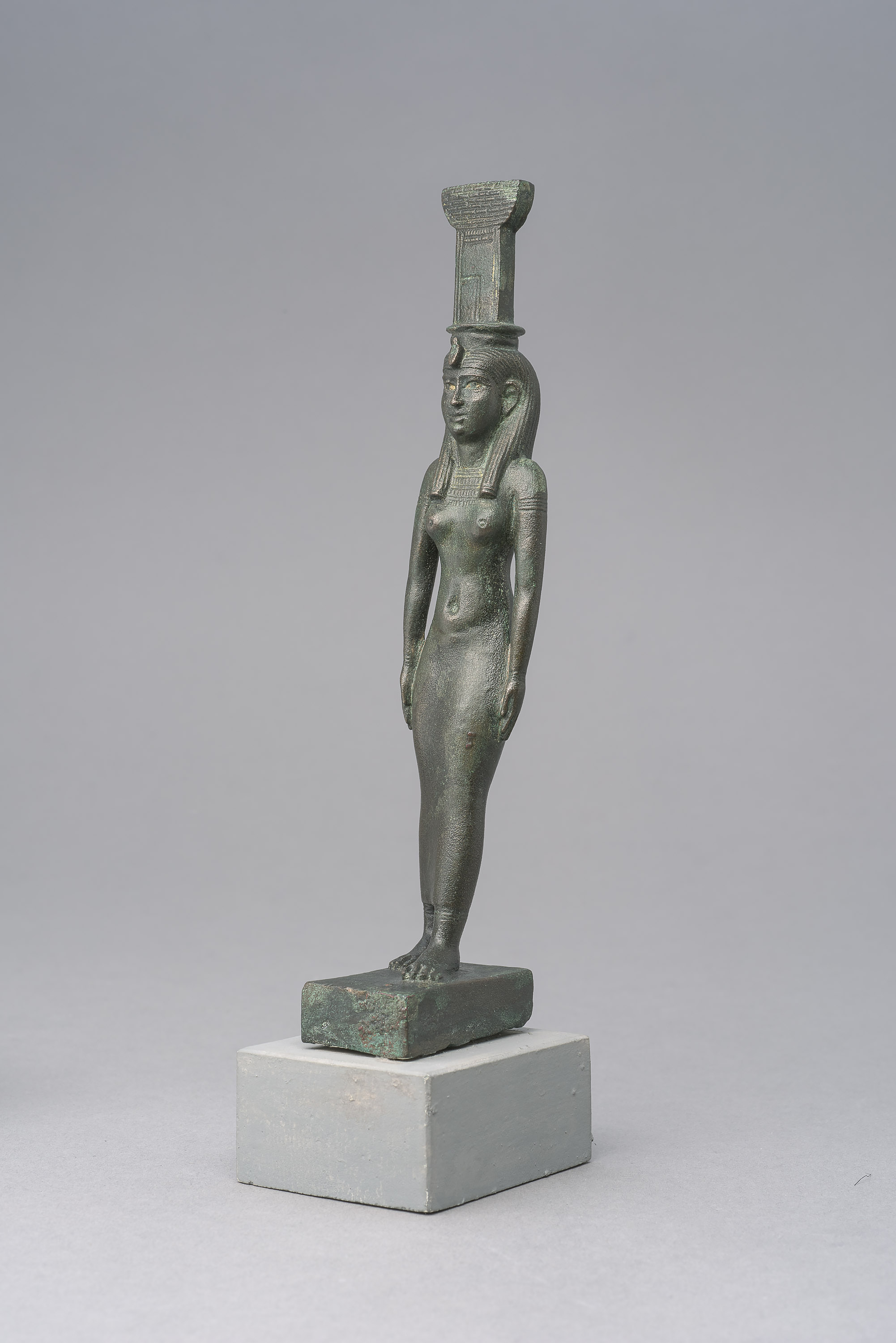 Göttin Nephthys, schreitend