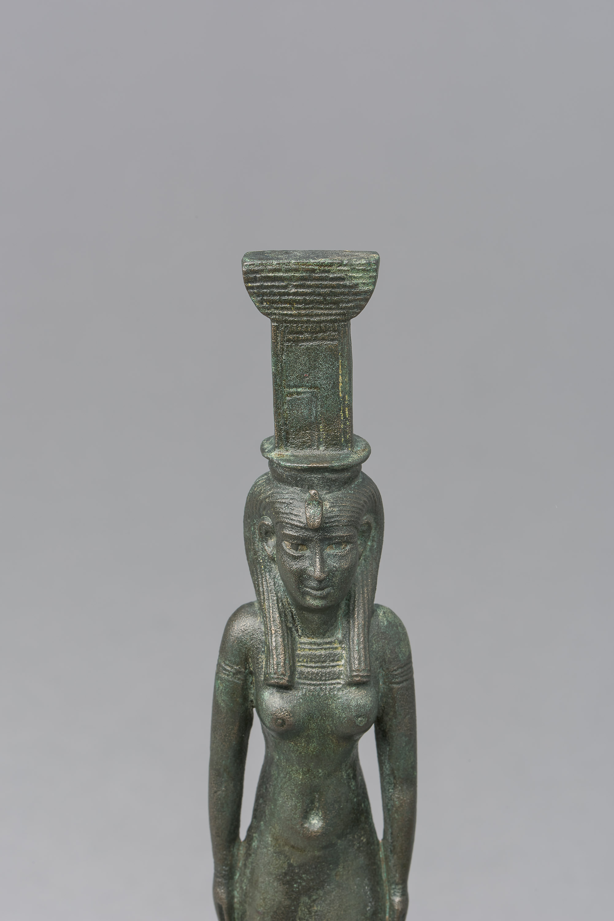 Göttin Nephthys, schreitend