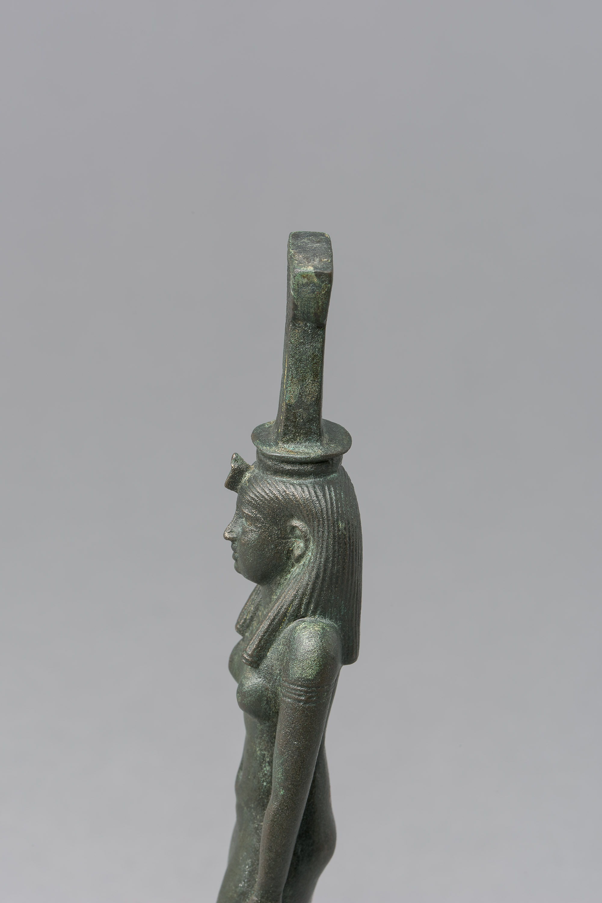 Göttin Nephthys, schreitend