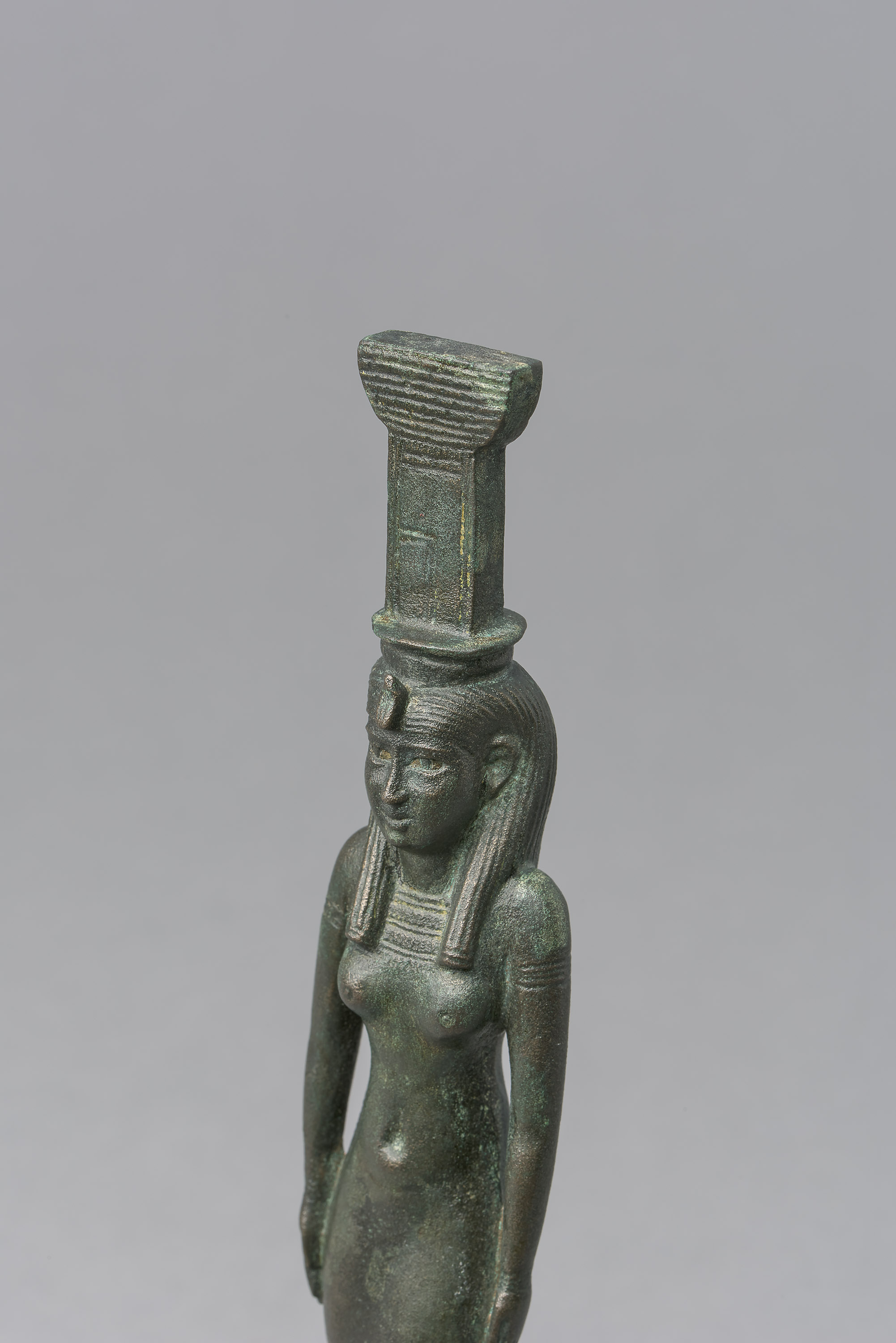 Göttin Nephthys, schreitend