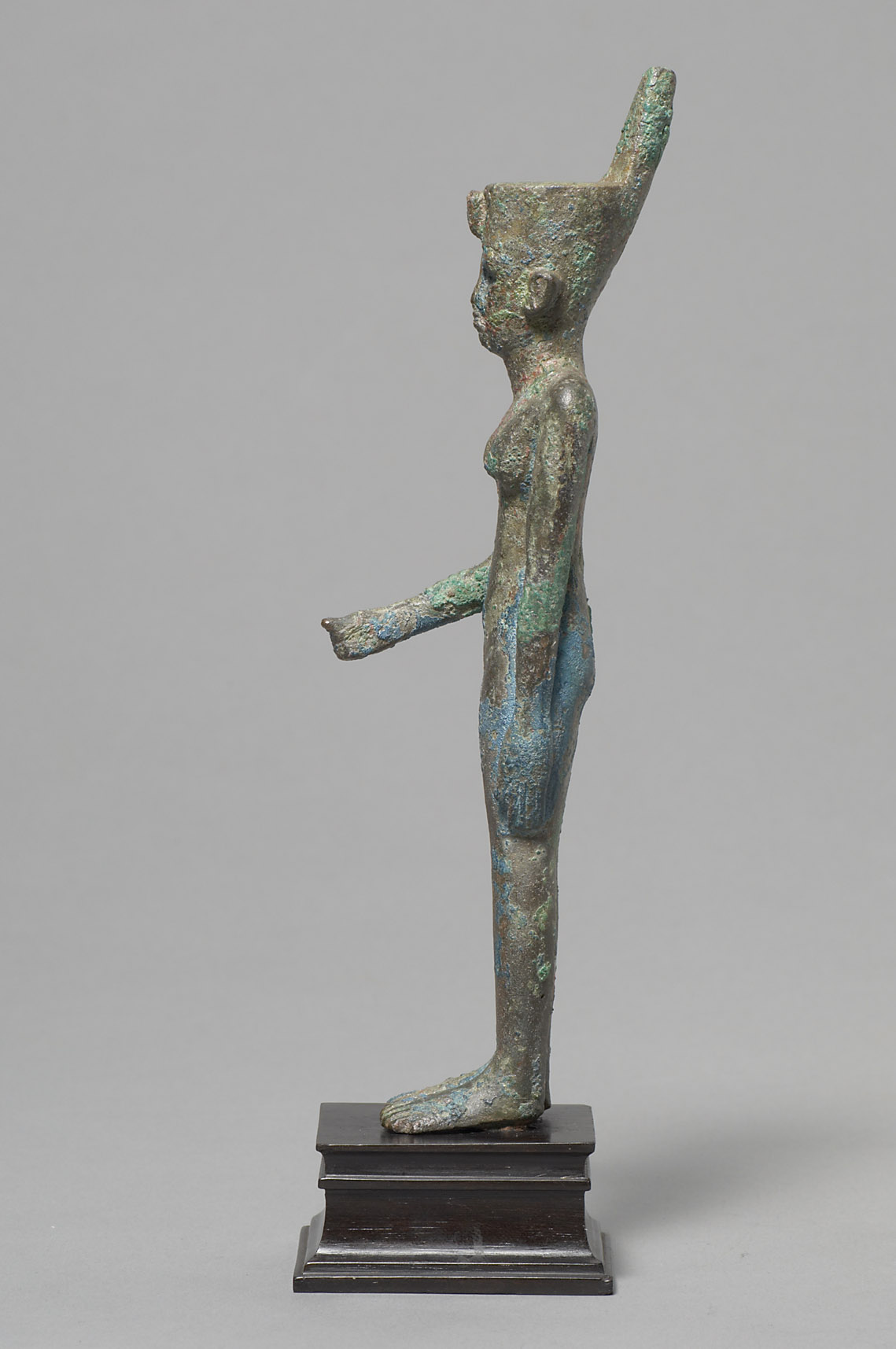 Stehende Göttin Neith