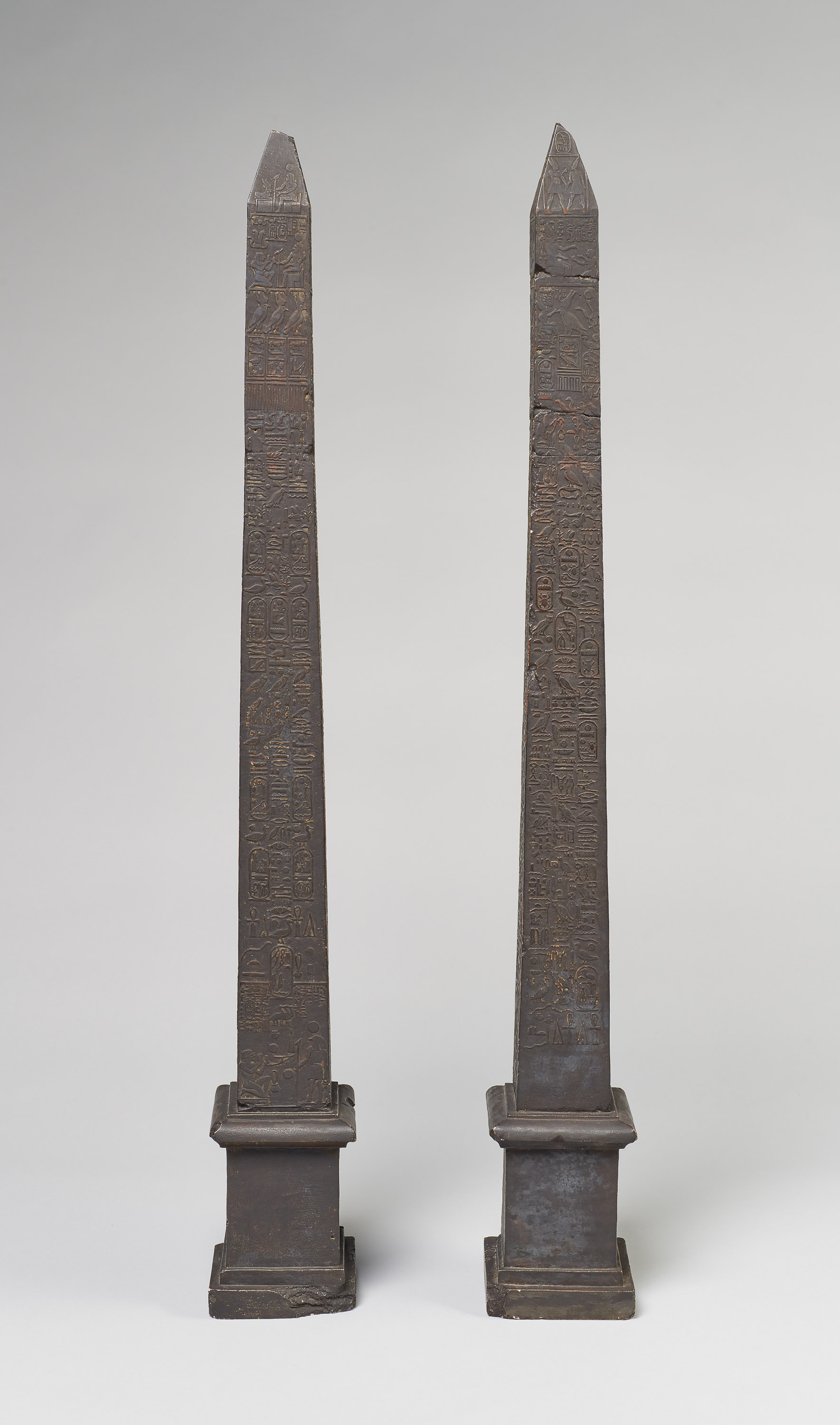 Miniaturnachbildung eines Obelisken von Sethos I. und Ramses II. aus Heliopolis