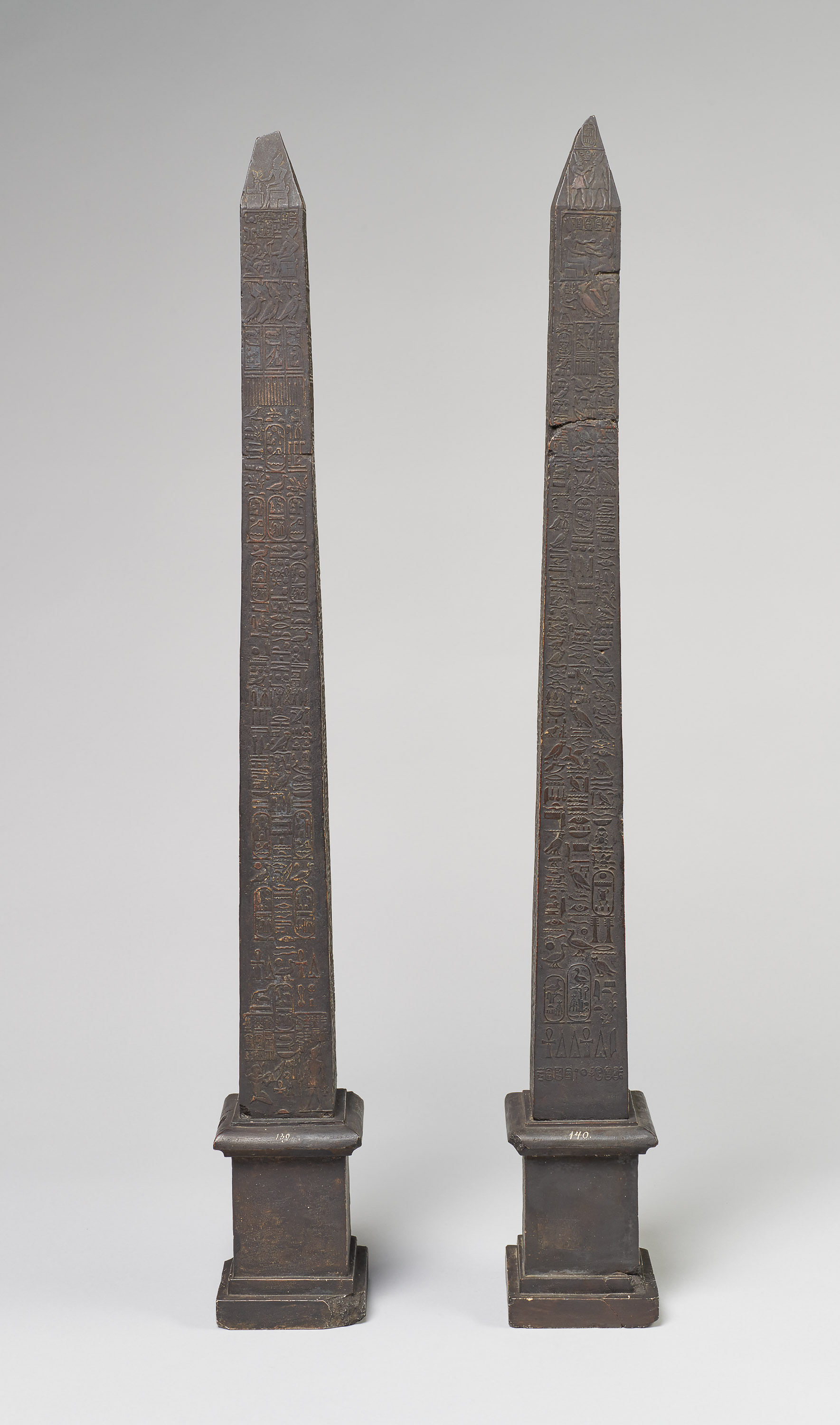 Miniaturnachbildung eines Obelisken von Sethos I. und Ramses II. aus Heliopolis
