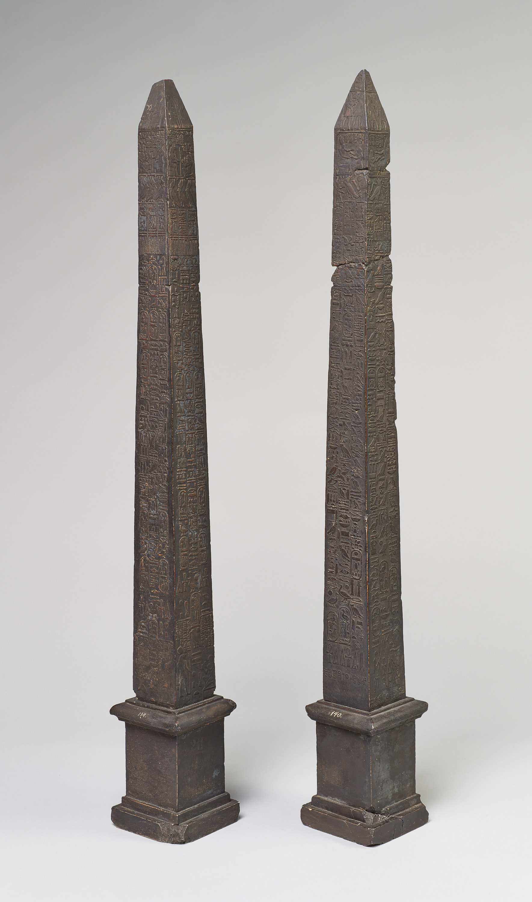 Miniaturnachbildung eines Obelisken von Sethos I. und Ramses II. aus Heliopolis