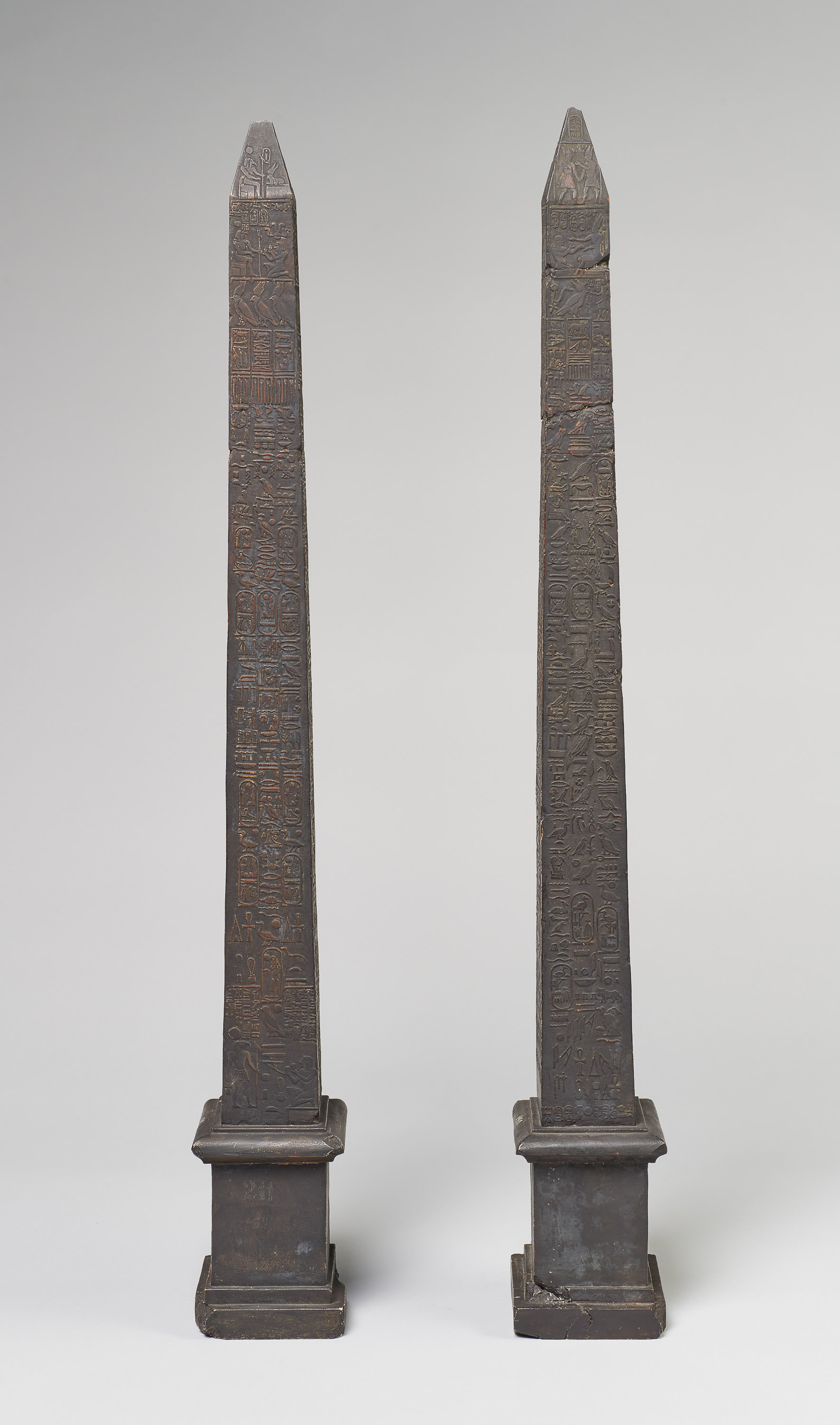 Miniaturnachbildung eines Obelisken von Sethos I. und Ramses II. aus Heliopolis