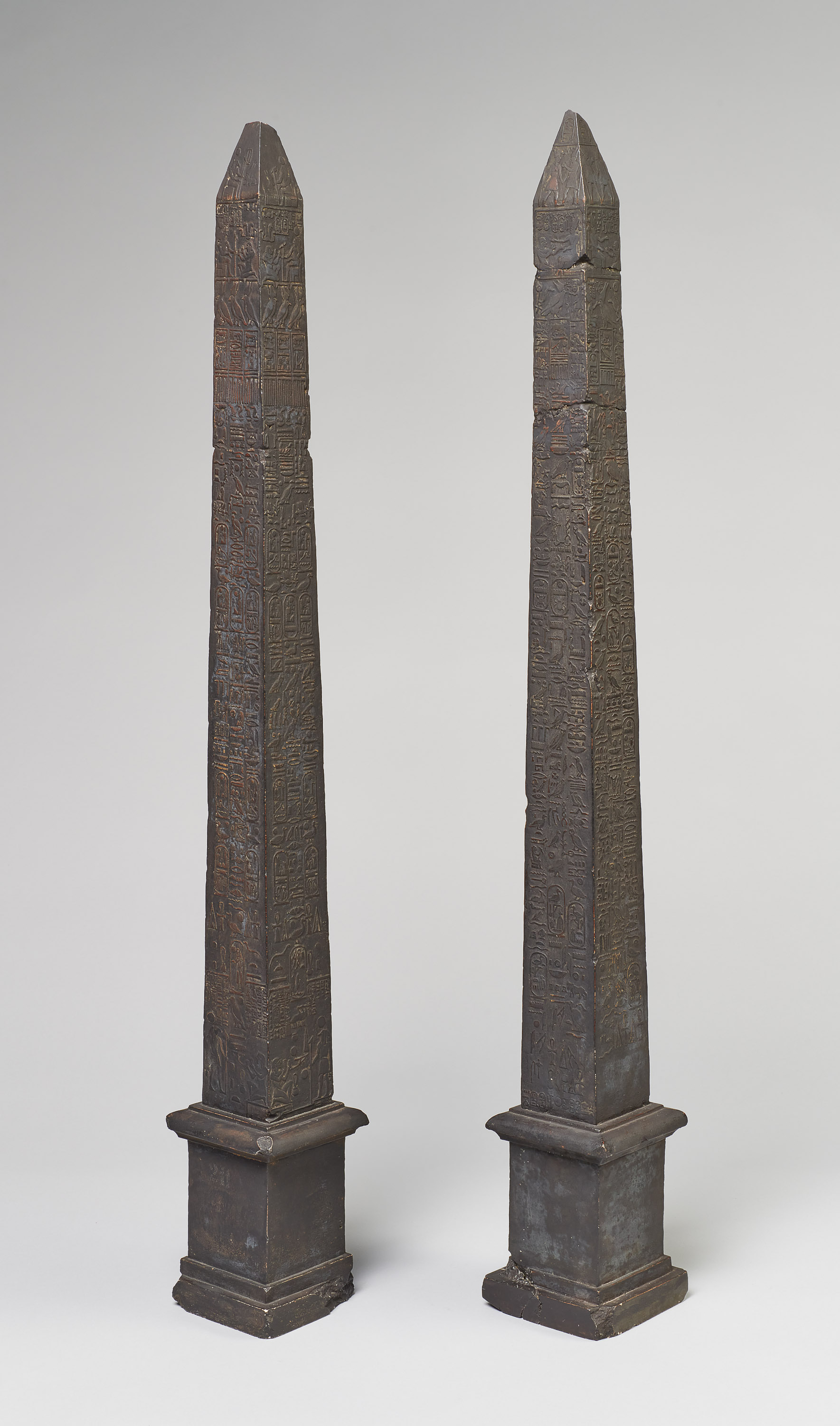Miniaturnachbildung eines Obelisken von Sethos I. und Ramses II. aus Heliopolis
