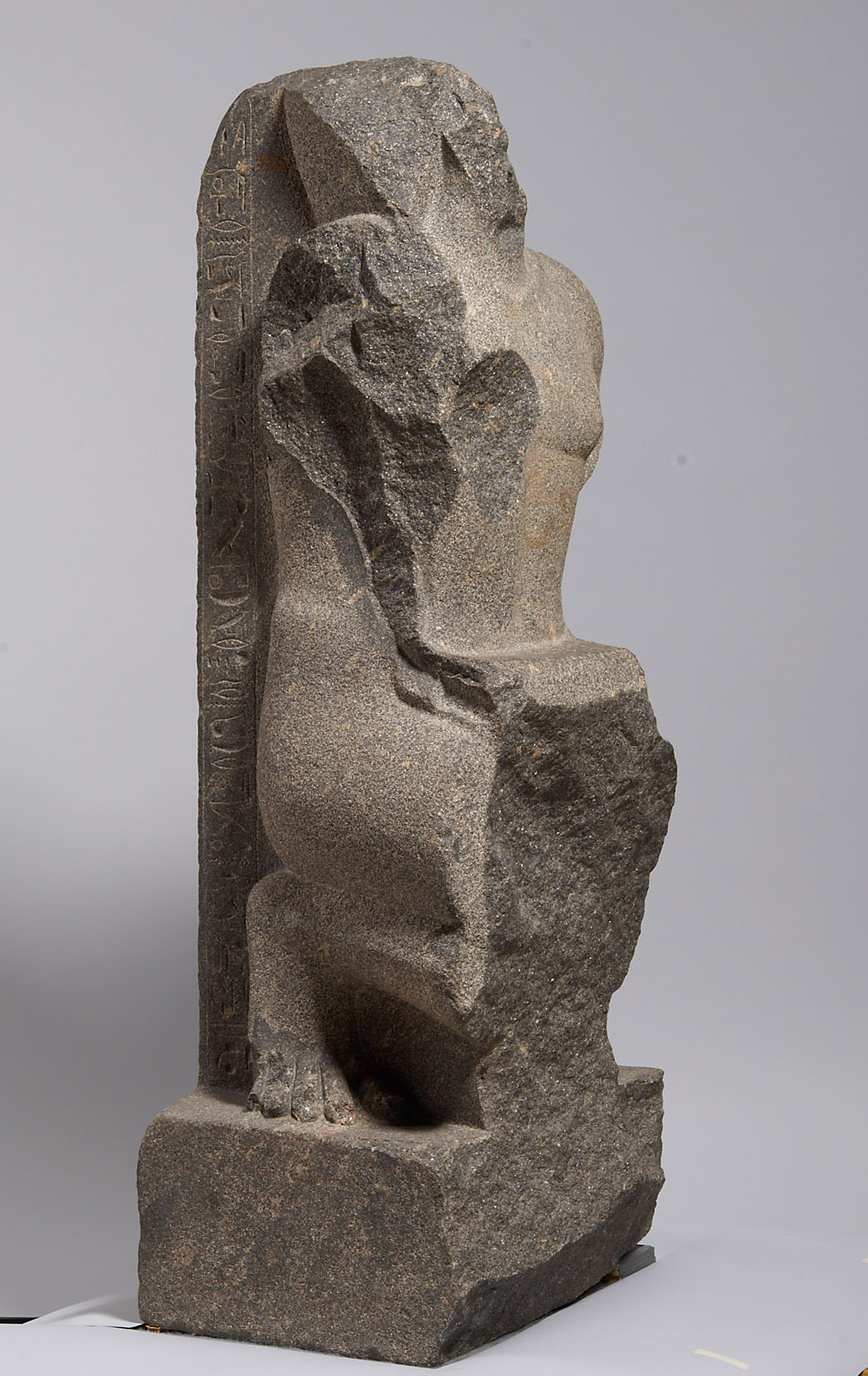 Fragmentierte Statue des Cha-em-waset