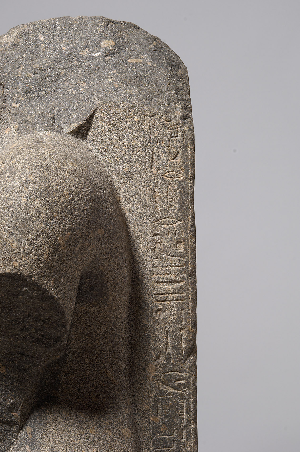 Fragmentierte Statue des Cha-em-waset