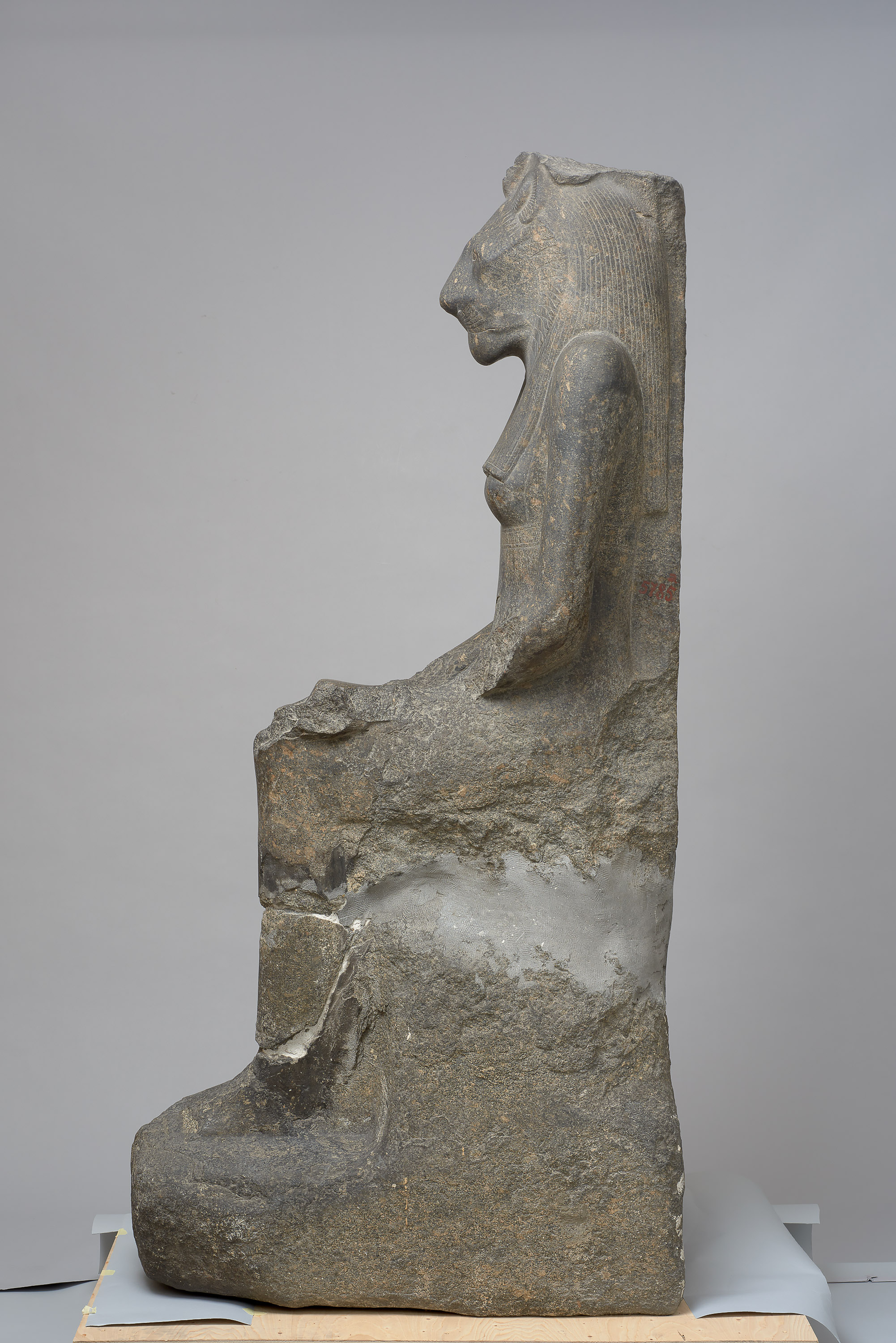 Sitzstatue der Göttin Sachmet