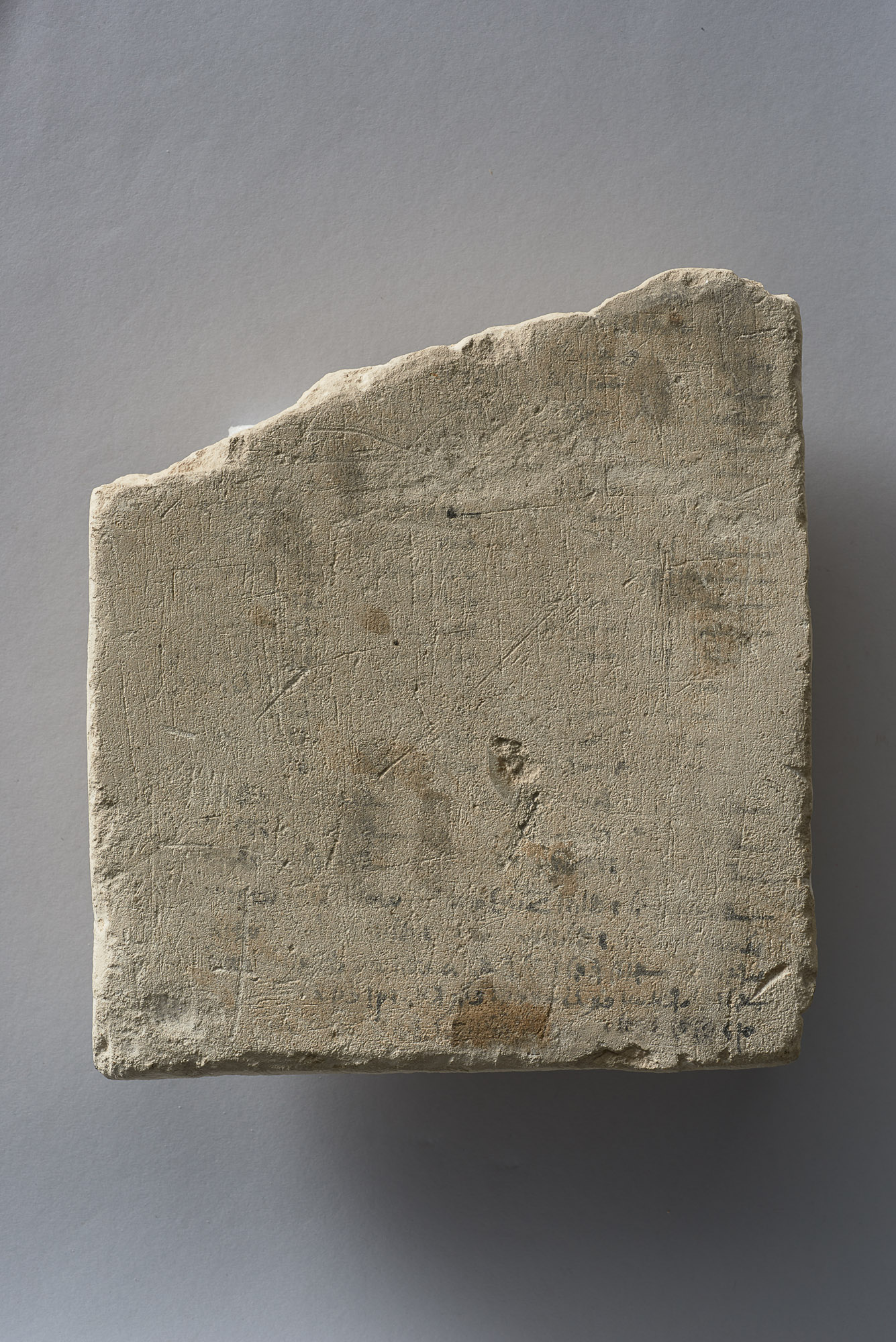 Apis-Stele mit demotischer Aufschrift