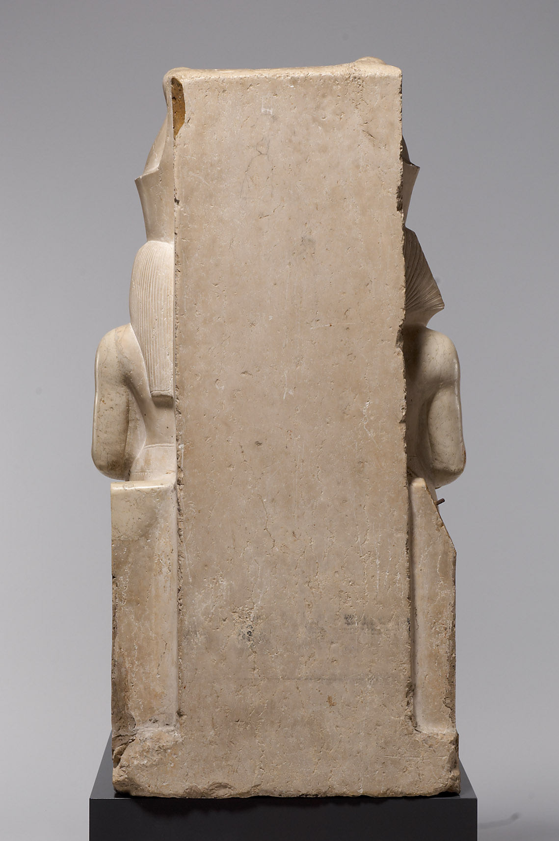 Statuengruppe des Gottes Horus und des Königs Haremhab