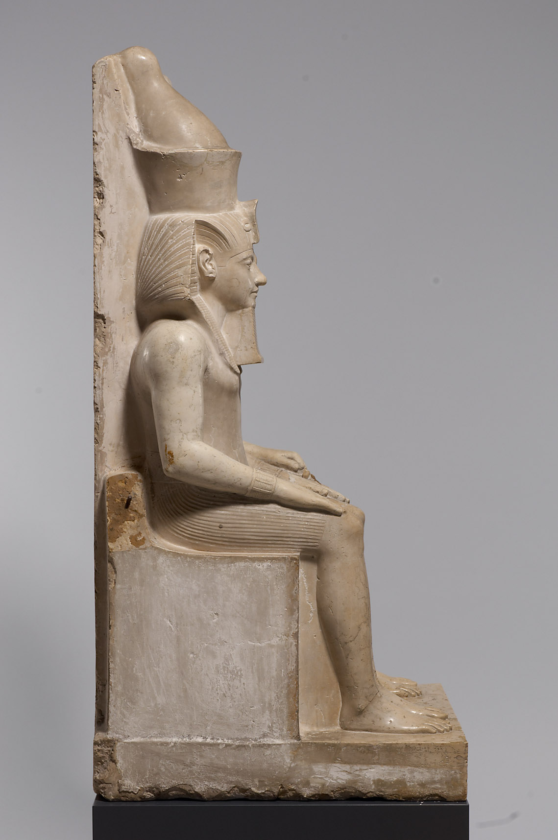 Statuengruppe des Gottes Horus und des Königs Haremhab