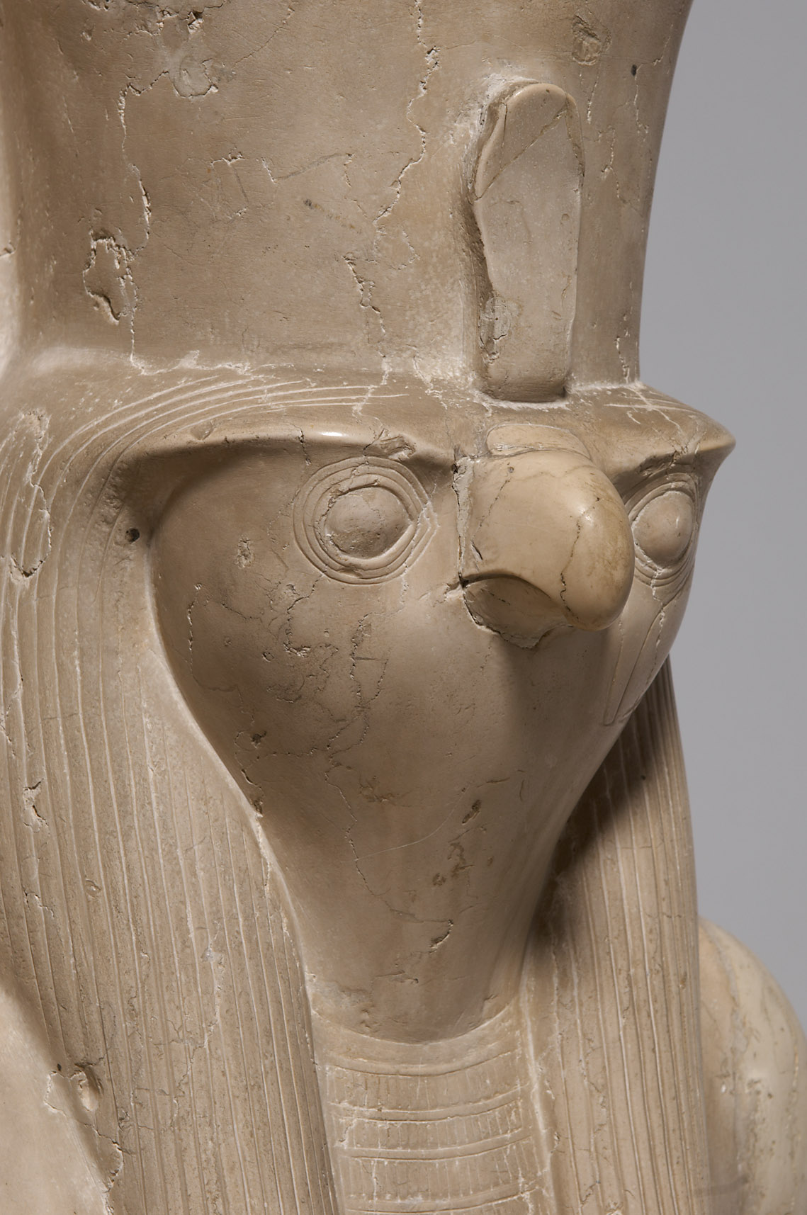Statuengruppe des Gottes Horus und des Königs Haremhab
