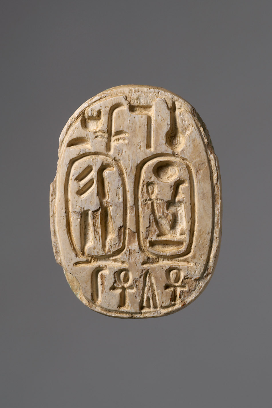 Skarabäus mit den Namen Amenophis' III. und der Königin Teje
