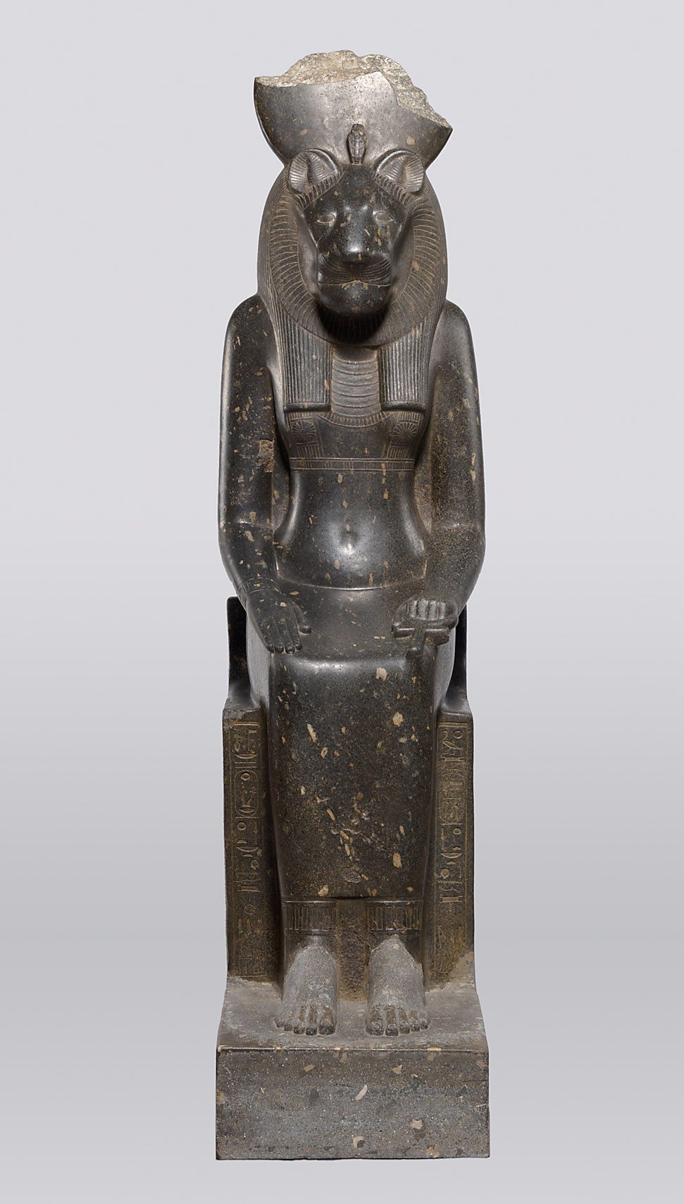 Sitzstatue der Göttin Sachmet