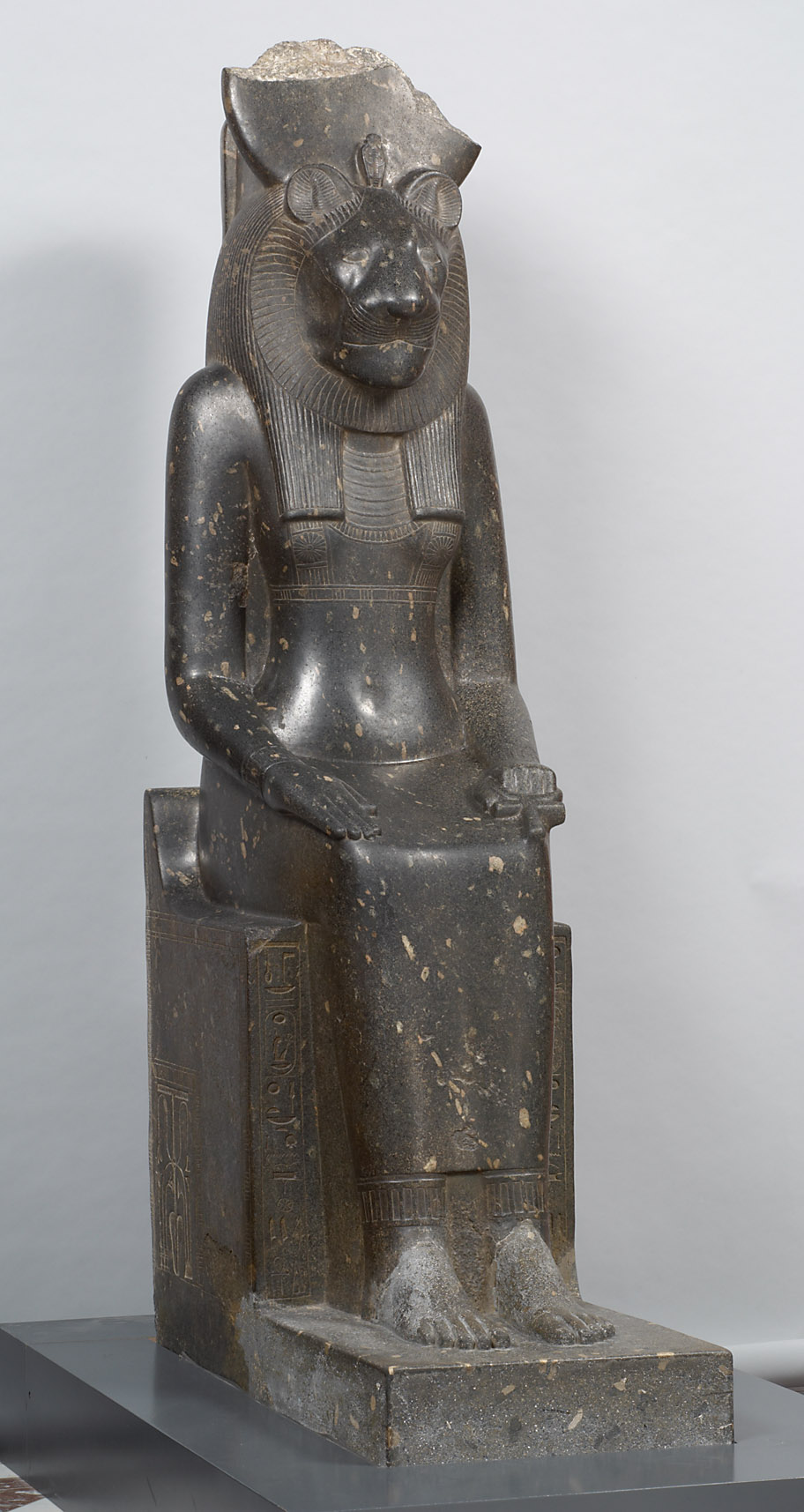 Sitzstatue der Göttin Sachmet