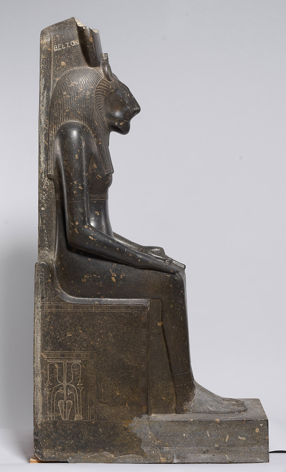 Sitzstatue der Göttin Sachmet
