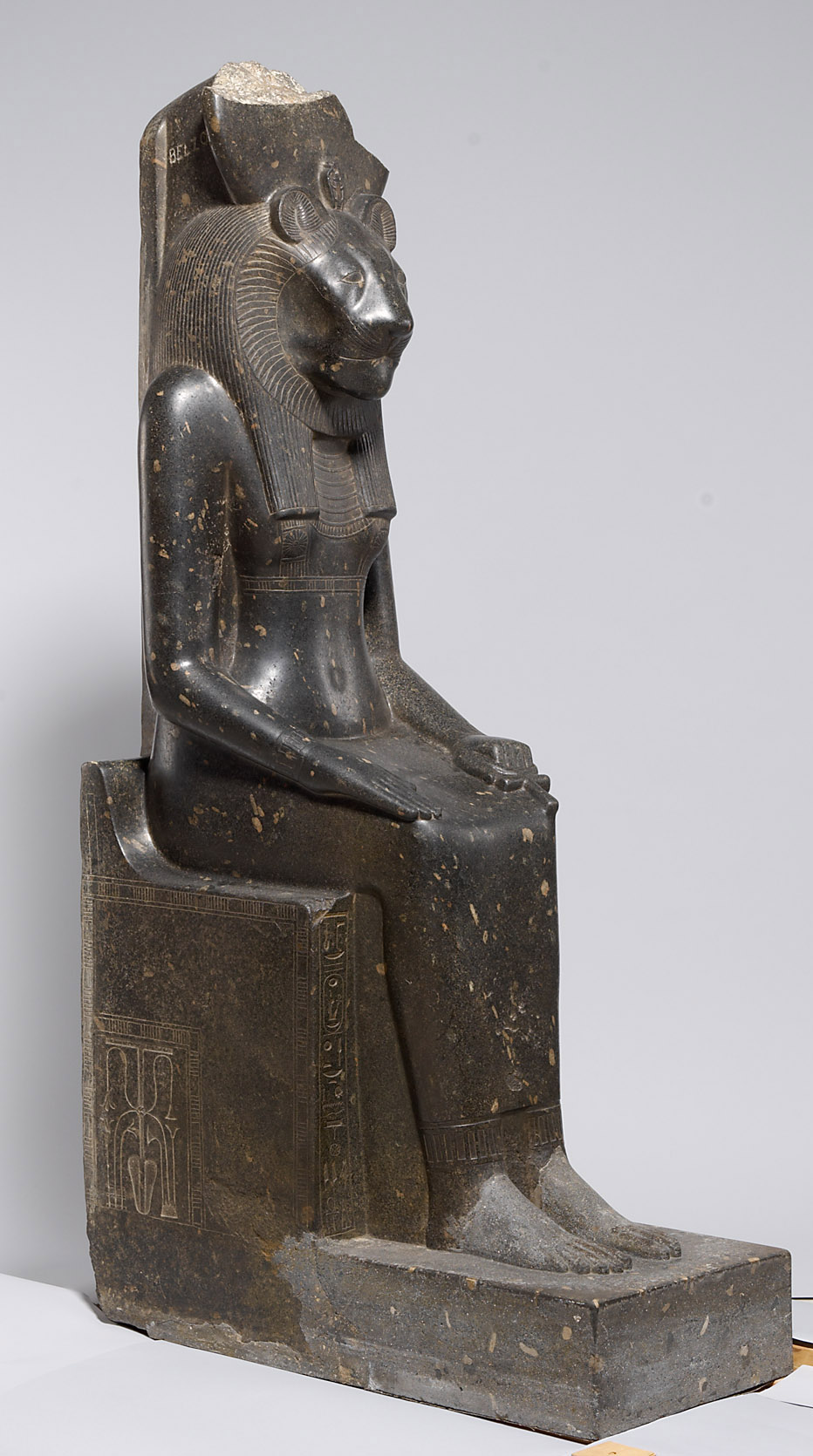 Sitzstatue der Göttin Sachmet