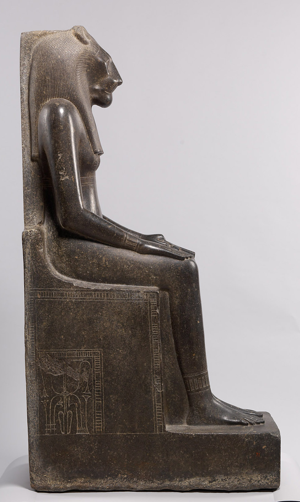 Sitzstatue der Göttin Sachmet