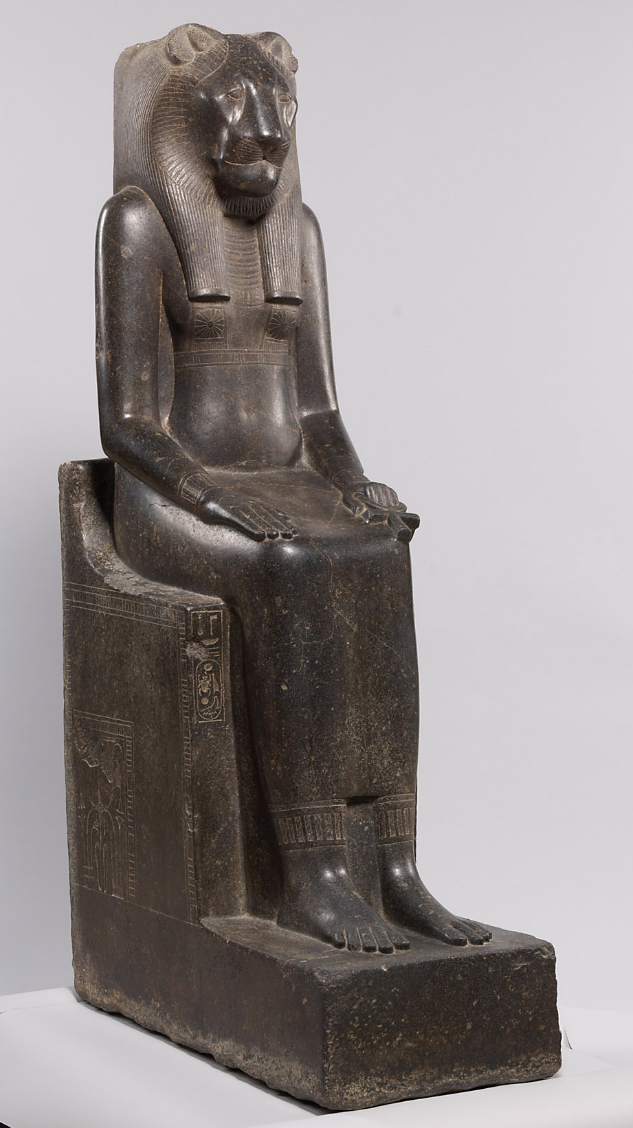 Sitzstatue der Göttin Sachmet