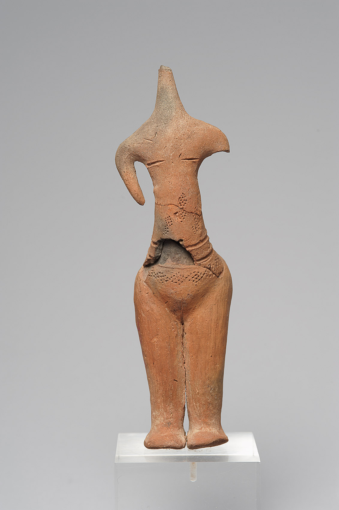 Figur einer stehenden Frau