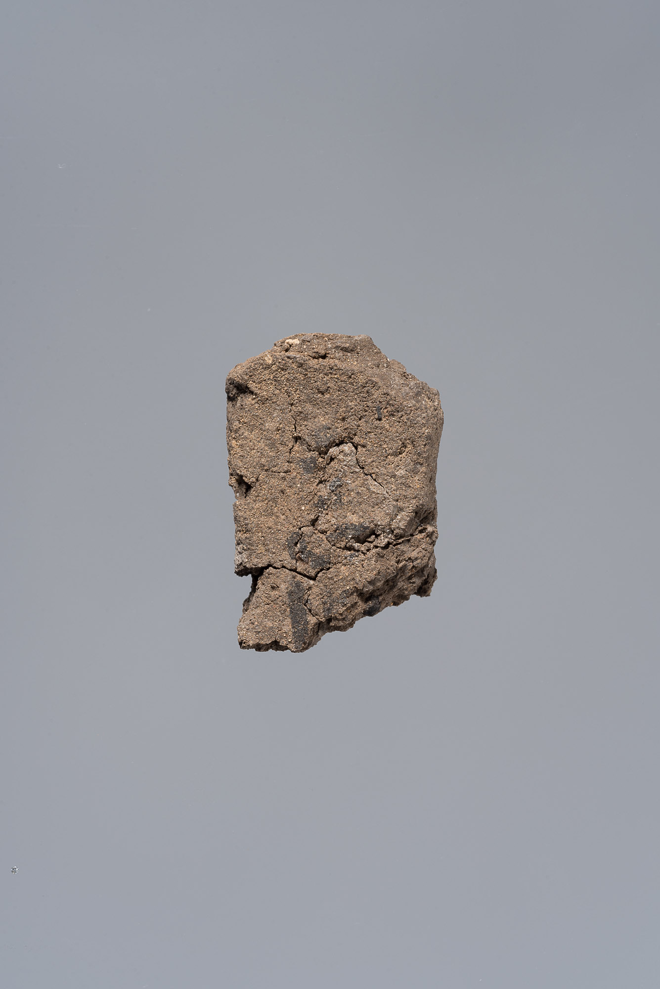 Fragmentierte Ächtungsfigur mit Aufschrift