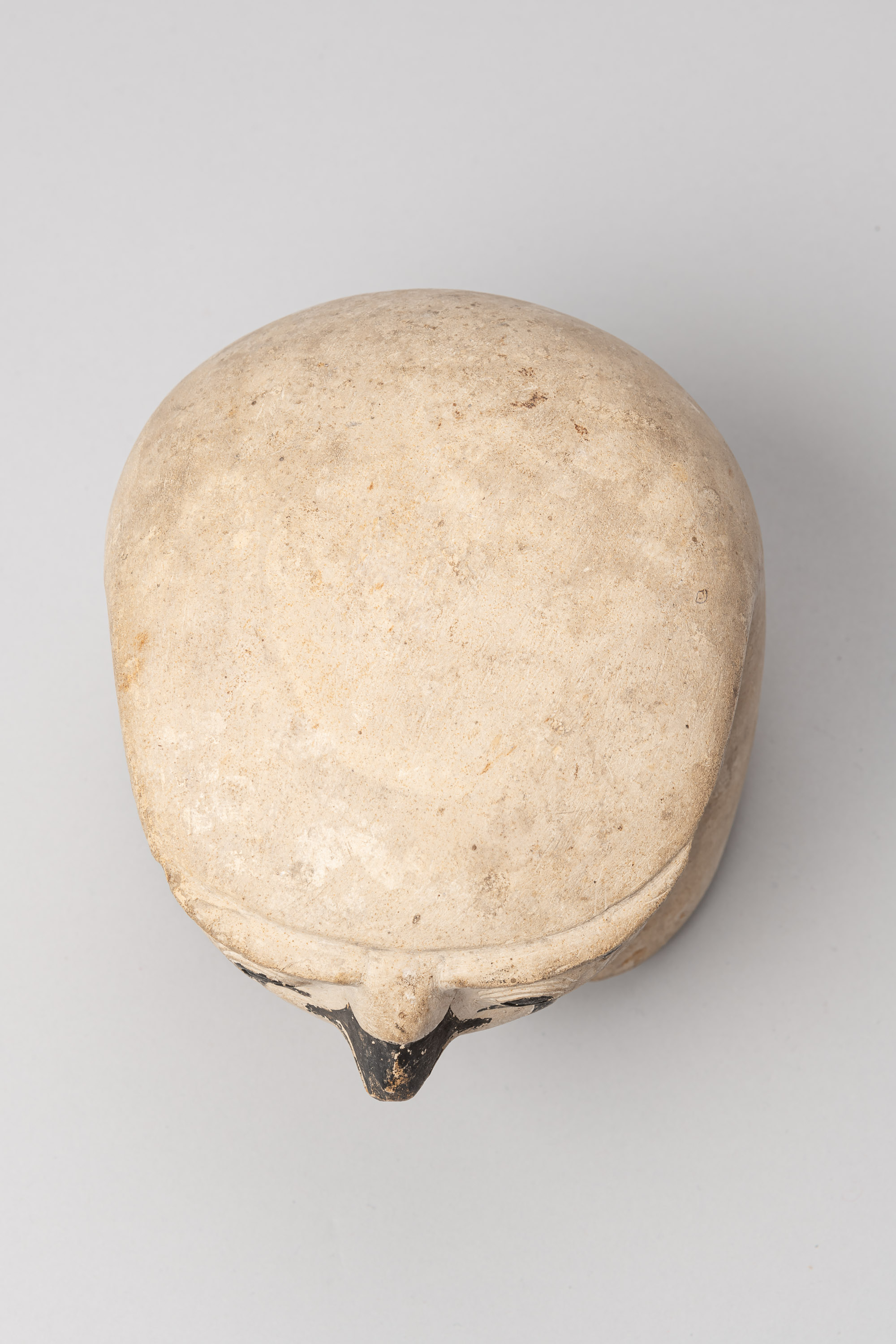 Kanopendeckel in Form eines Falkenkopfes