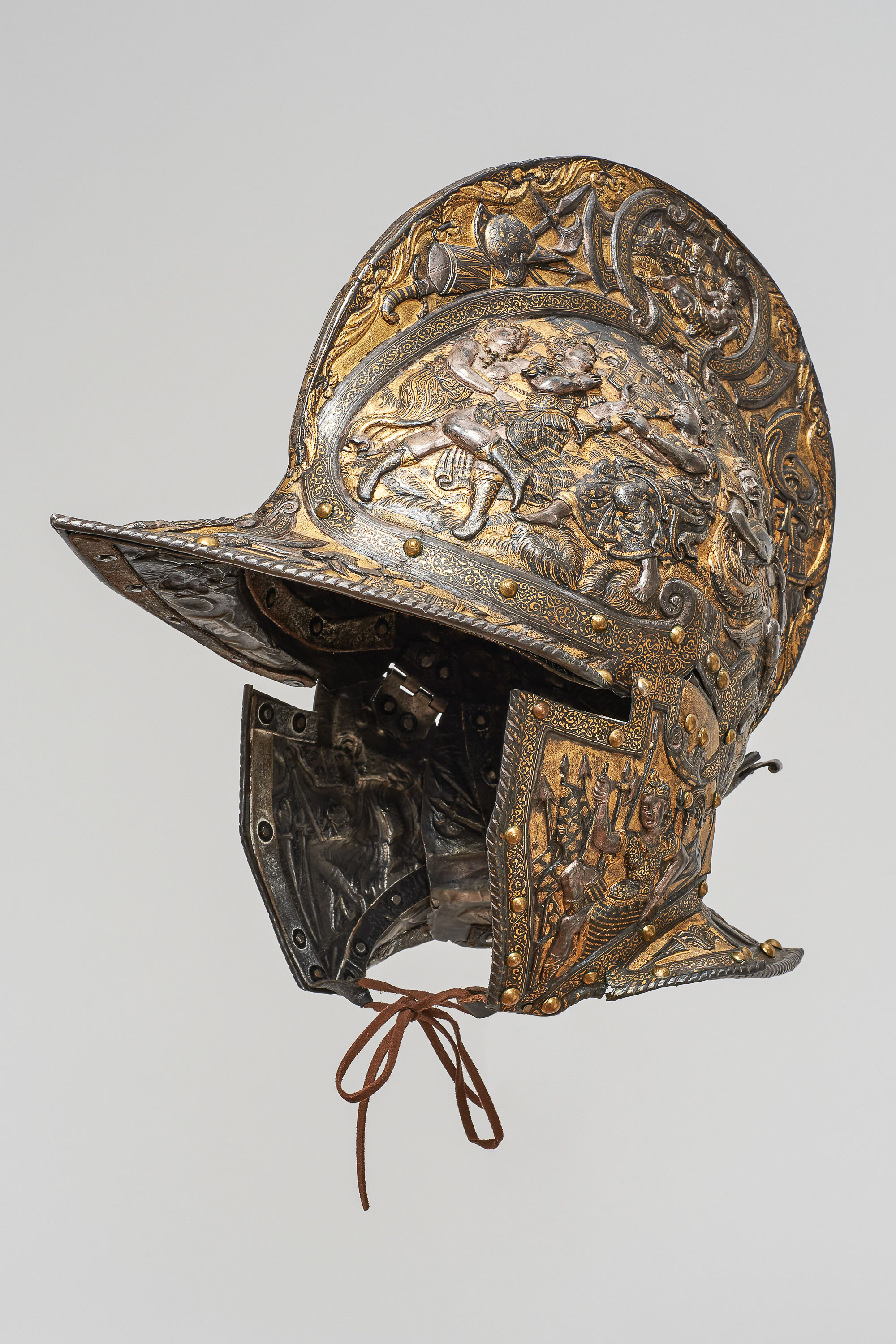 Sturmhaube aus einem all'antica Ensemble