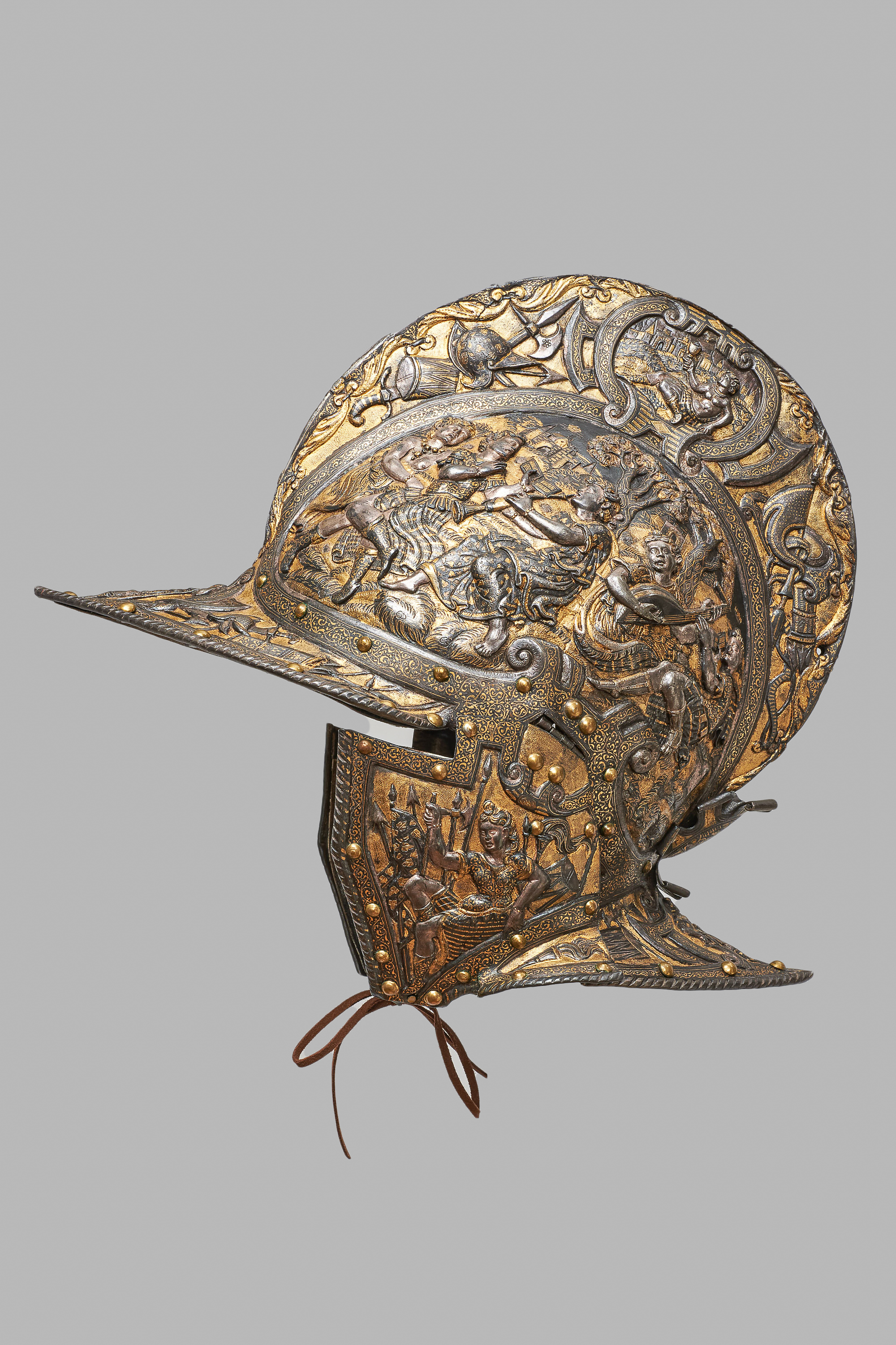 Sturmhaube aus einem all'antica Ensemble