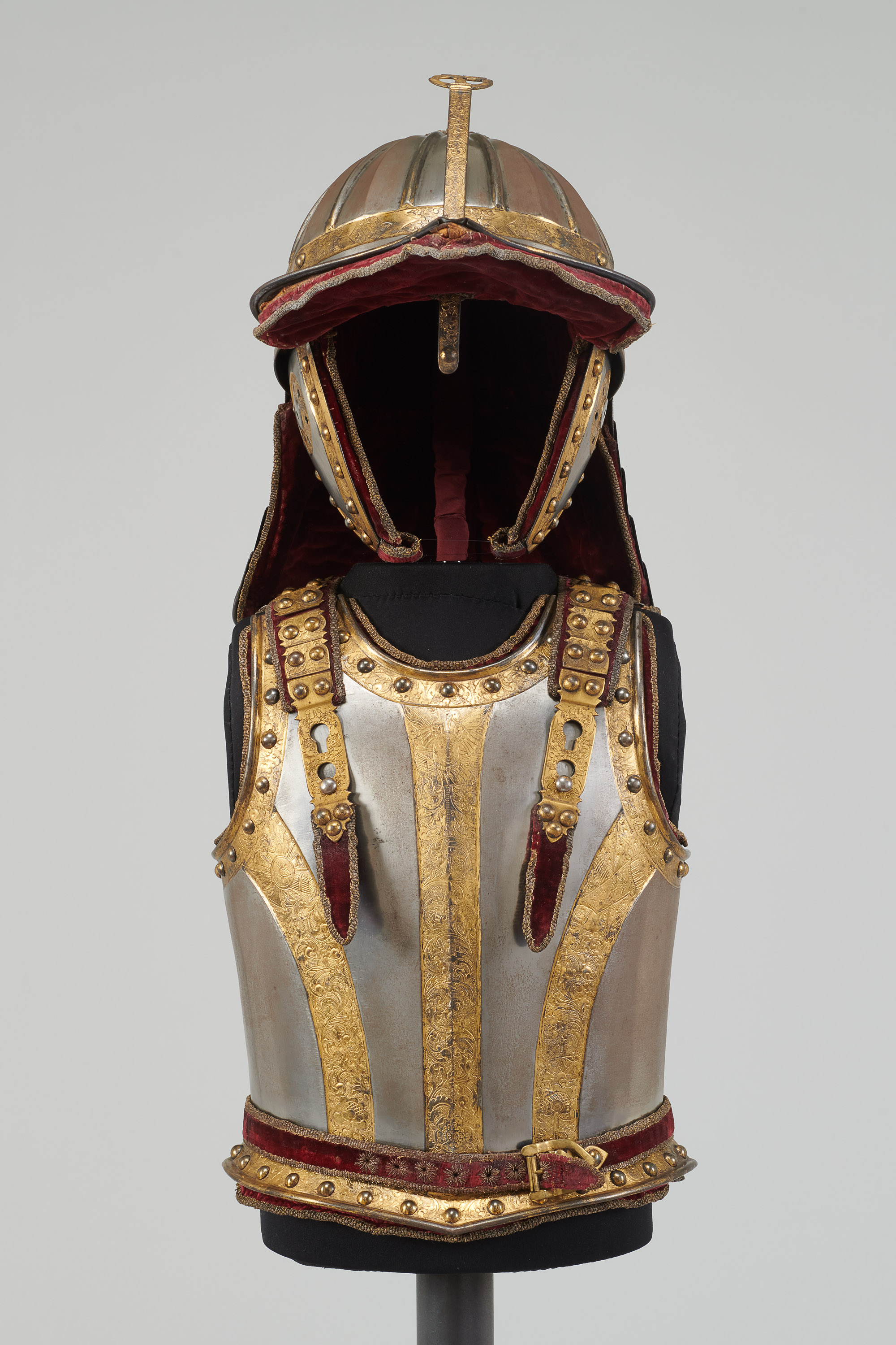 Hungarian-style boy’s cuirass and Zischägge helmet