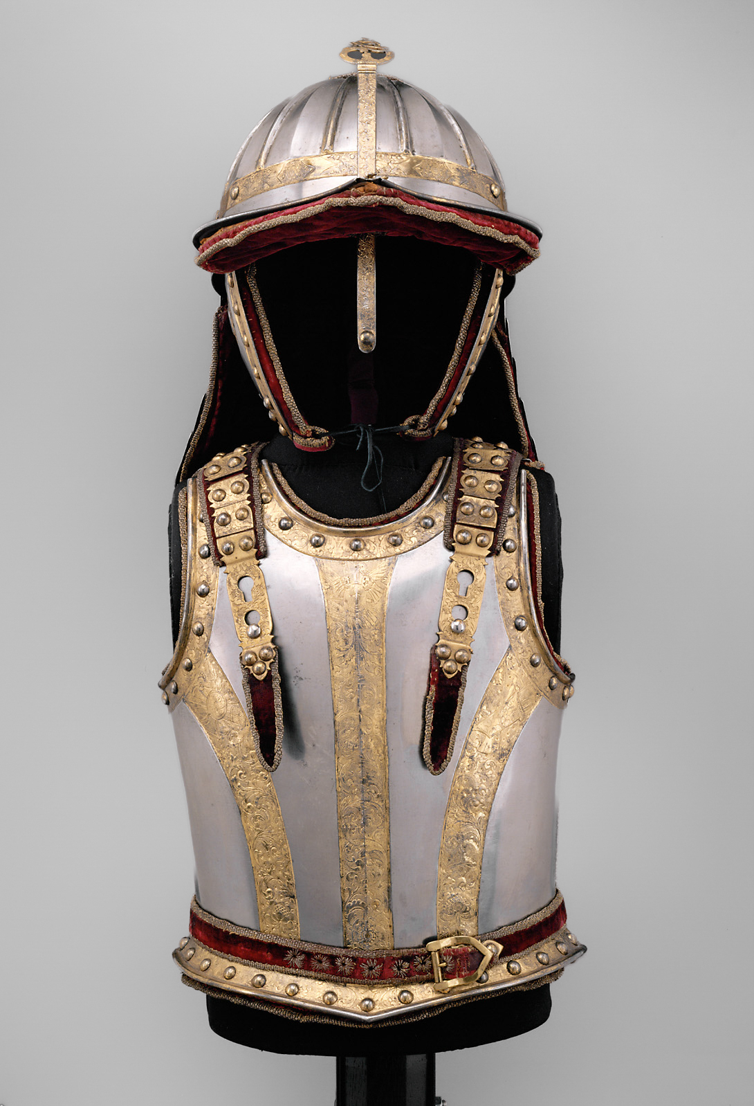 Hungarian-style boy’s cuirass and Zischägge helmet