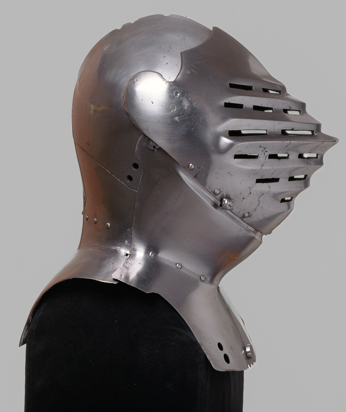 Fußkampfhelm