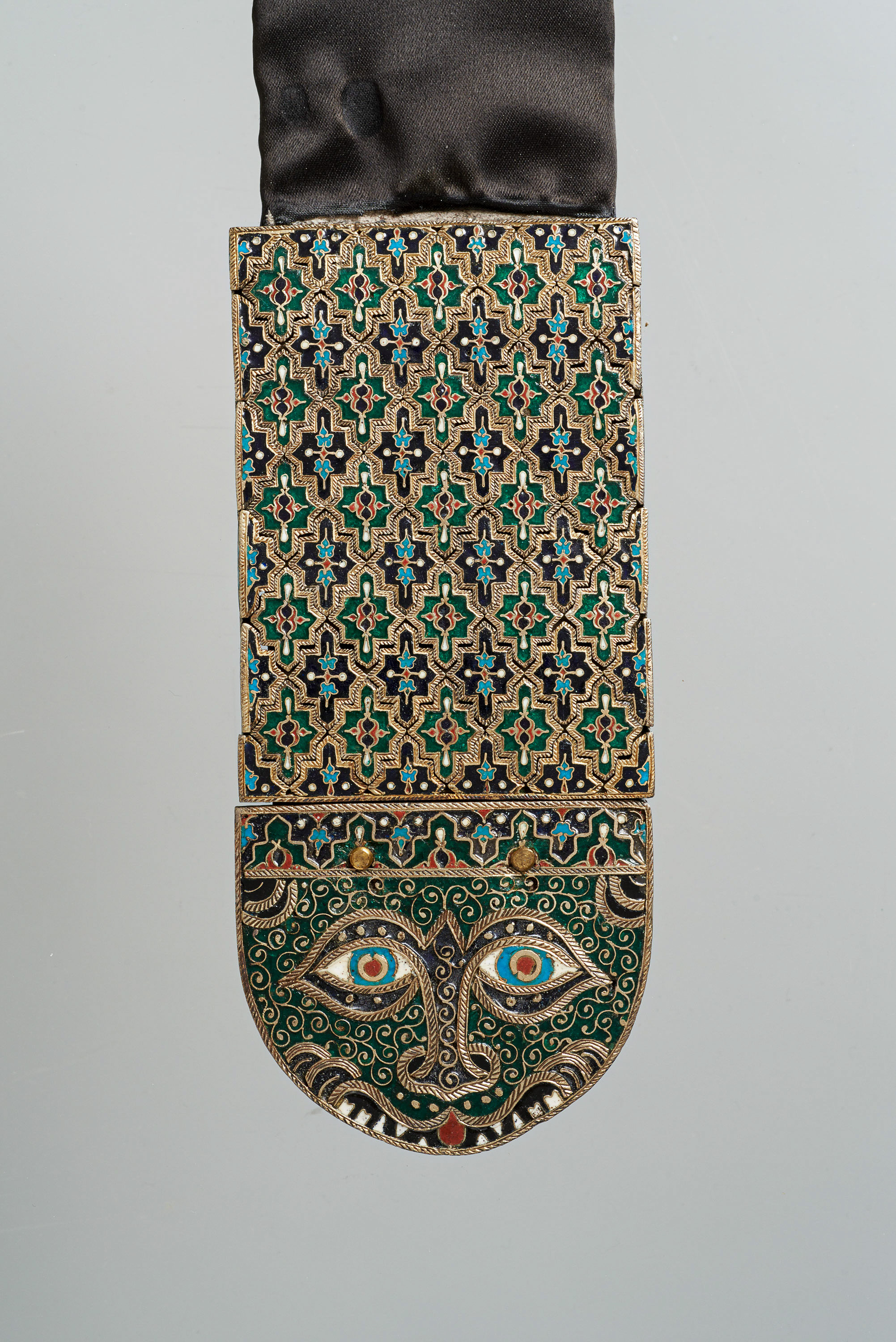 Vier Riemenzungen eines königlichen Pferdezeuges, so genannter Alhambra-Stil