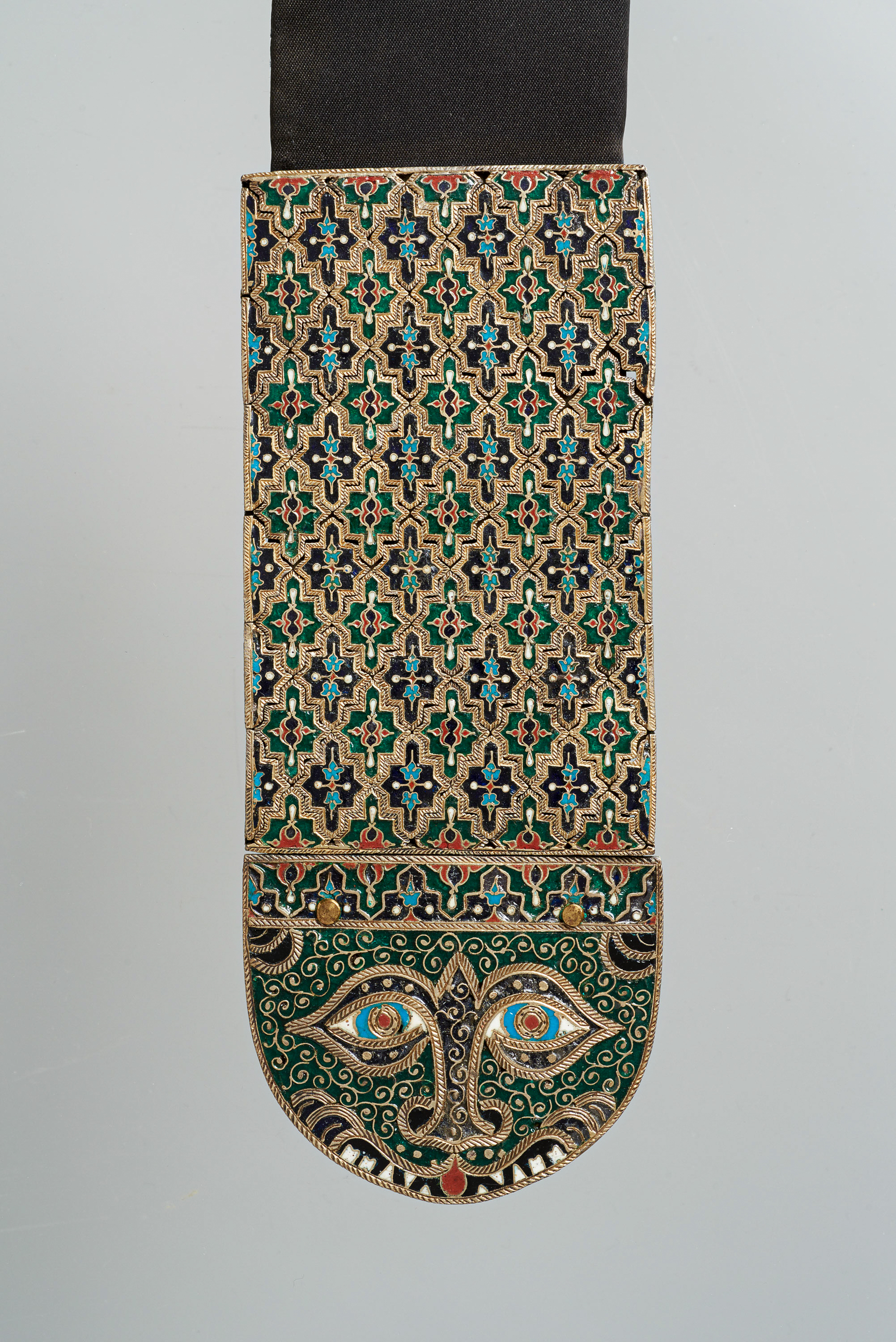 Vier Riemenzungen eines königlichen Pferdezeuges, so genannter Alhambra-Stil